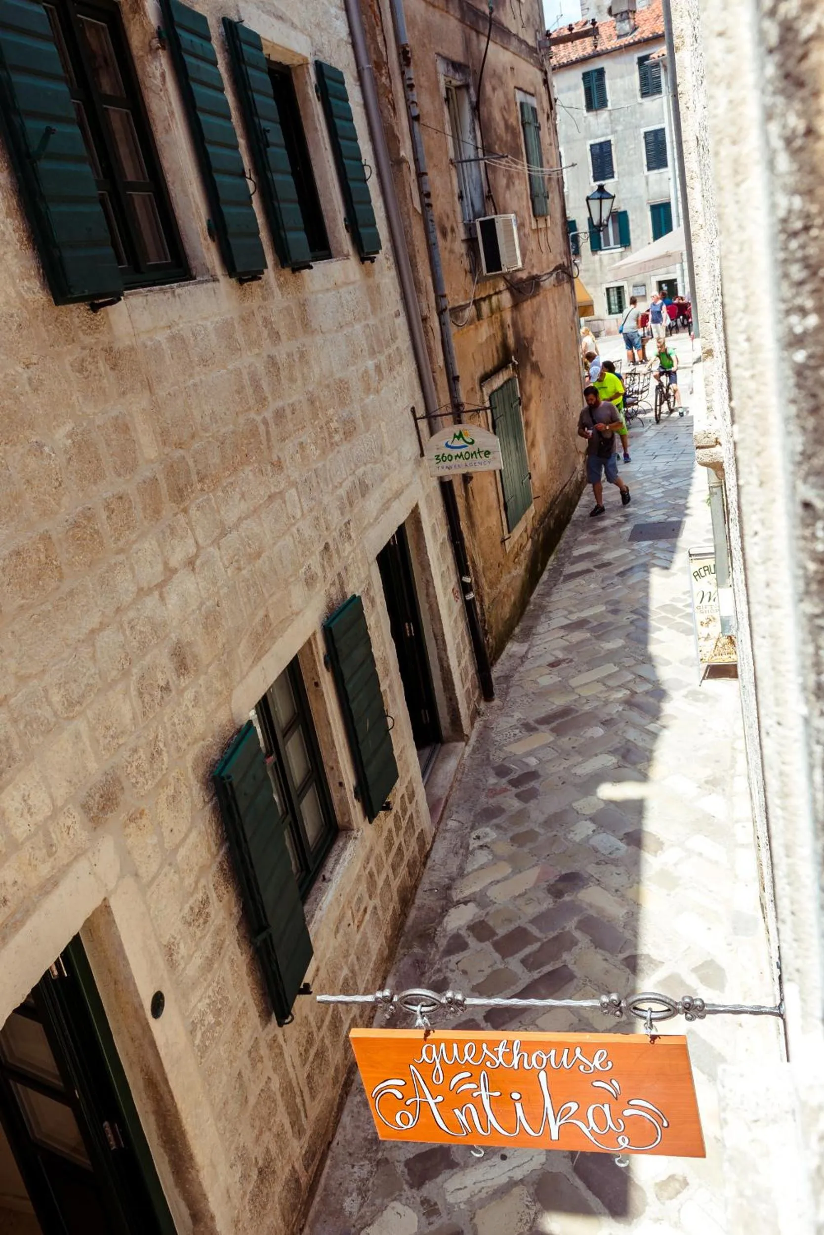 Property building in Antika Guesthouse