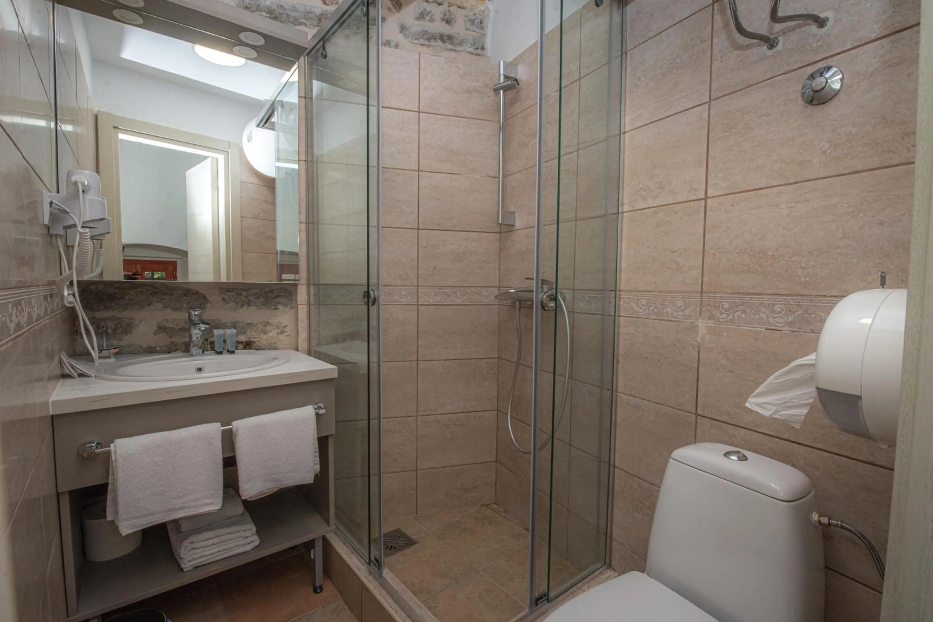 Bathroom in Antika Guesthouse