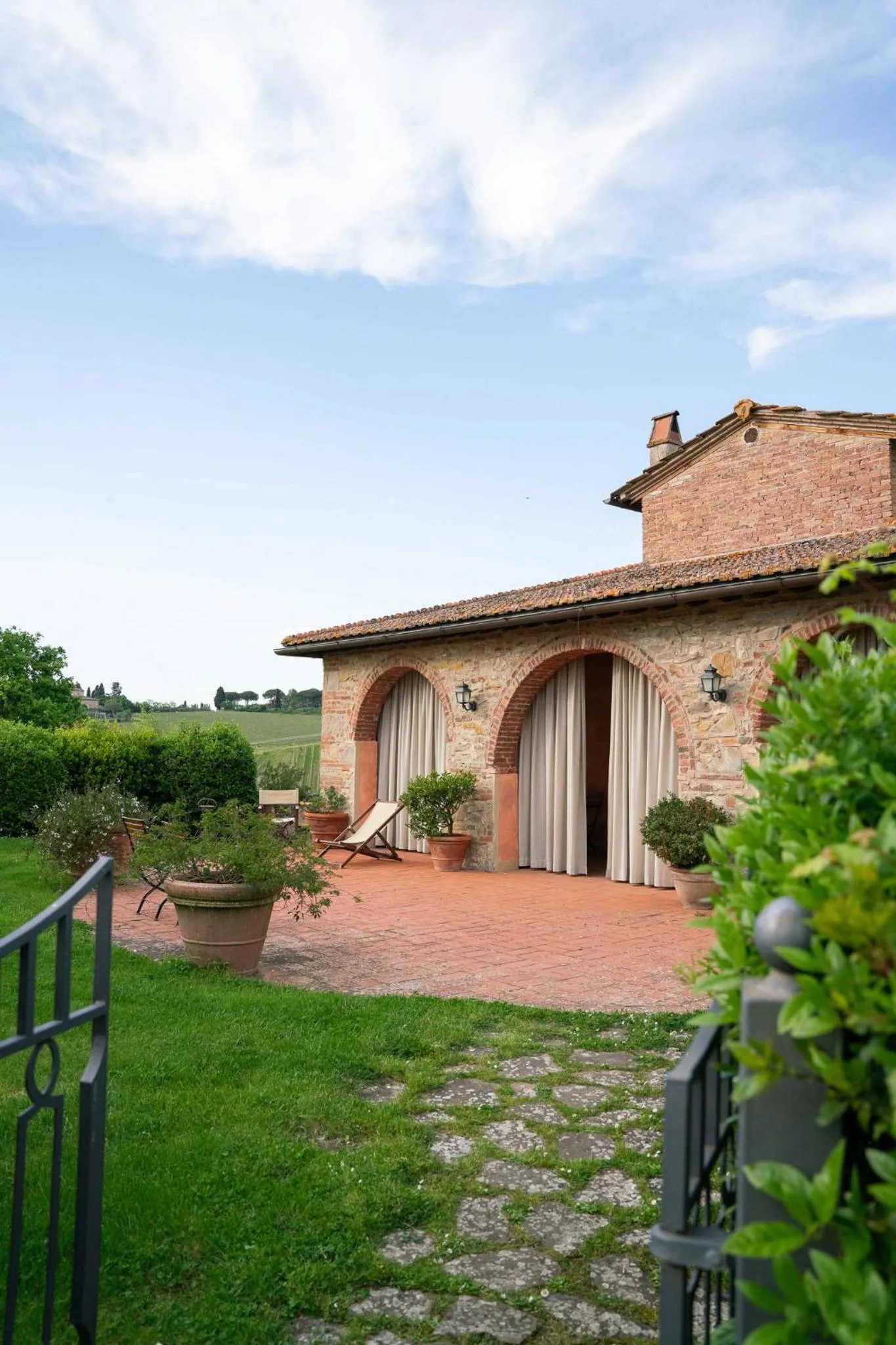 Property building in Fonte De' Medici