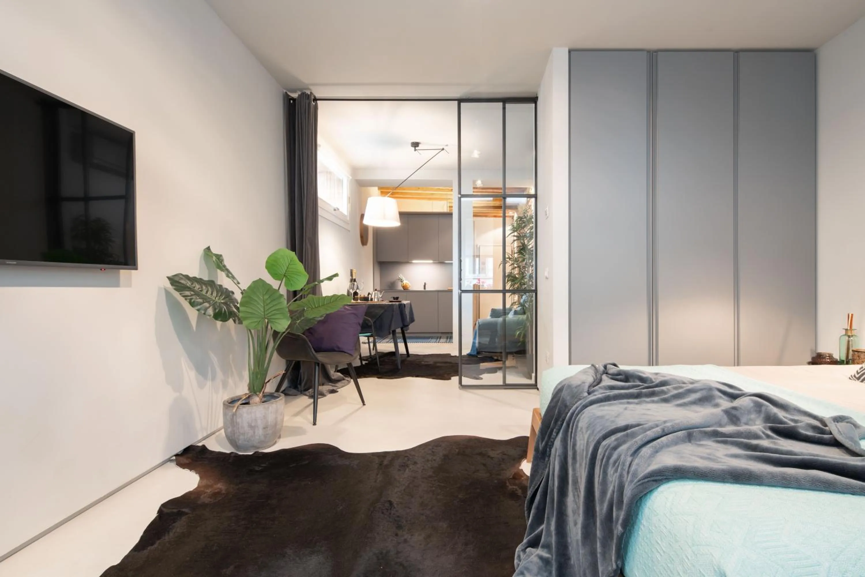 Communal lounge/ TV room, Bed in OFFICINE CAVOUR Piazza Cavour