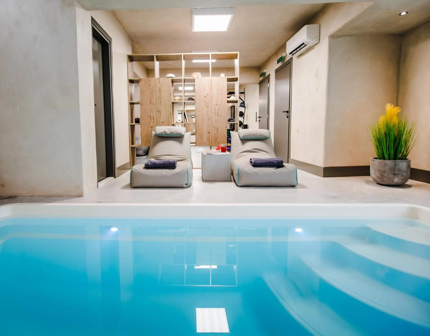 Swimming pool in Sandom