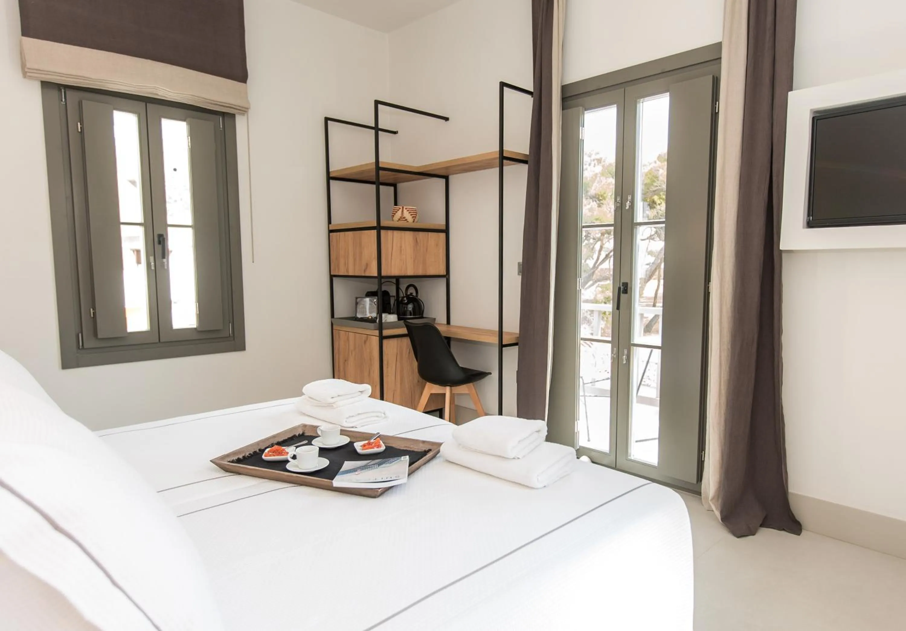 Photo of the whole room, Bed in Sandom