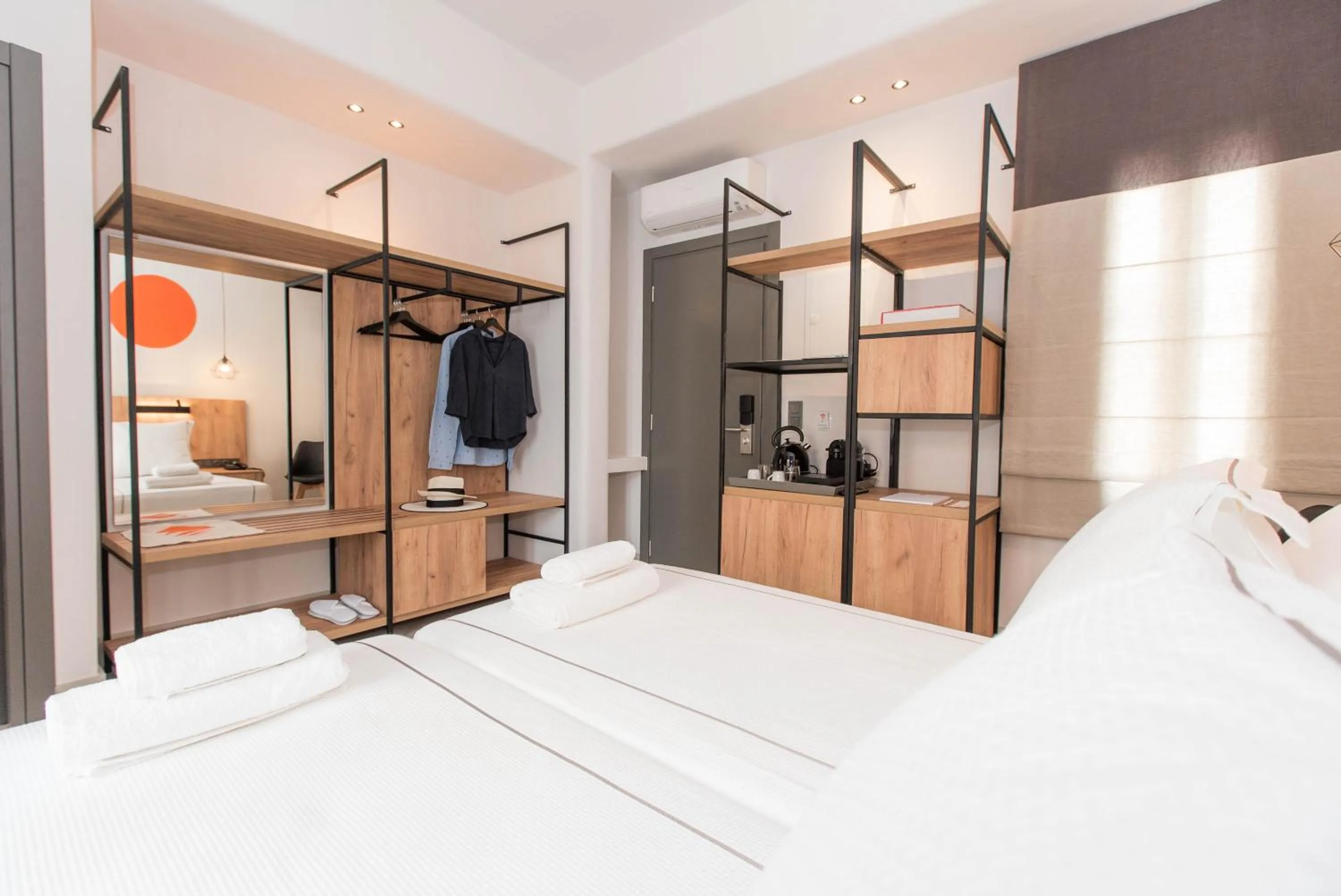 Photo of the whole room, Bed in Sandom