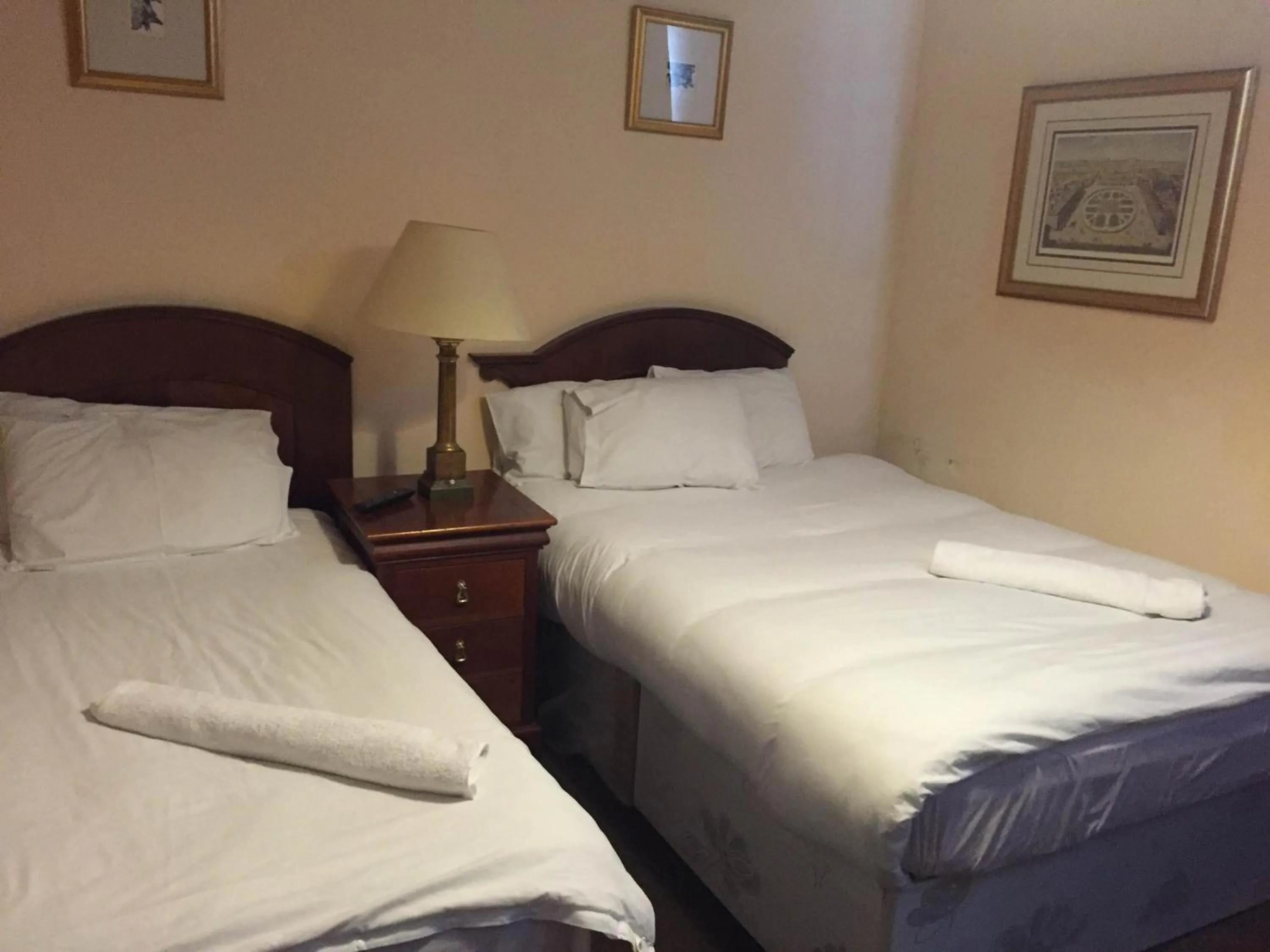 Bedroom, Bed in New Oscar