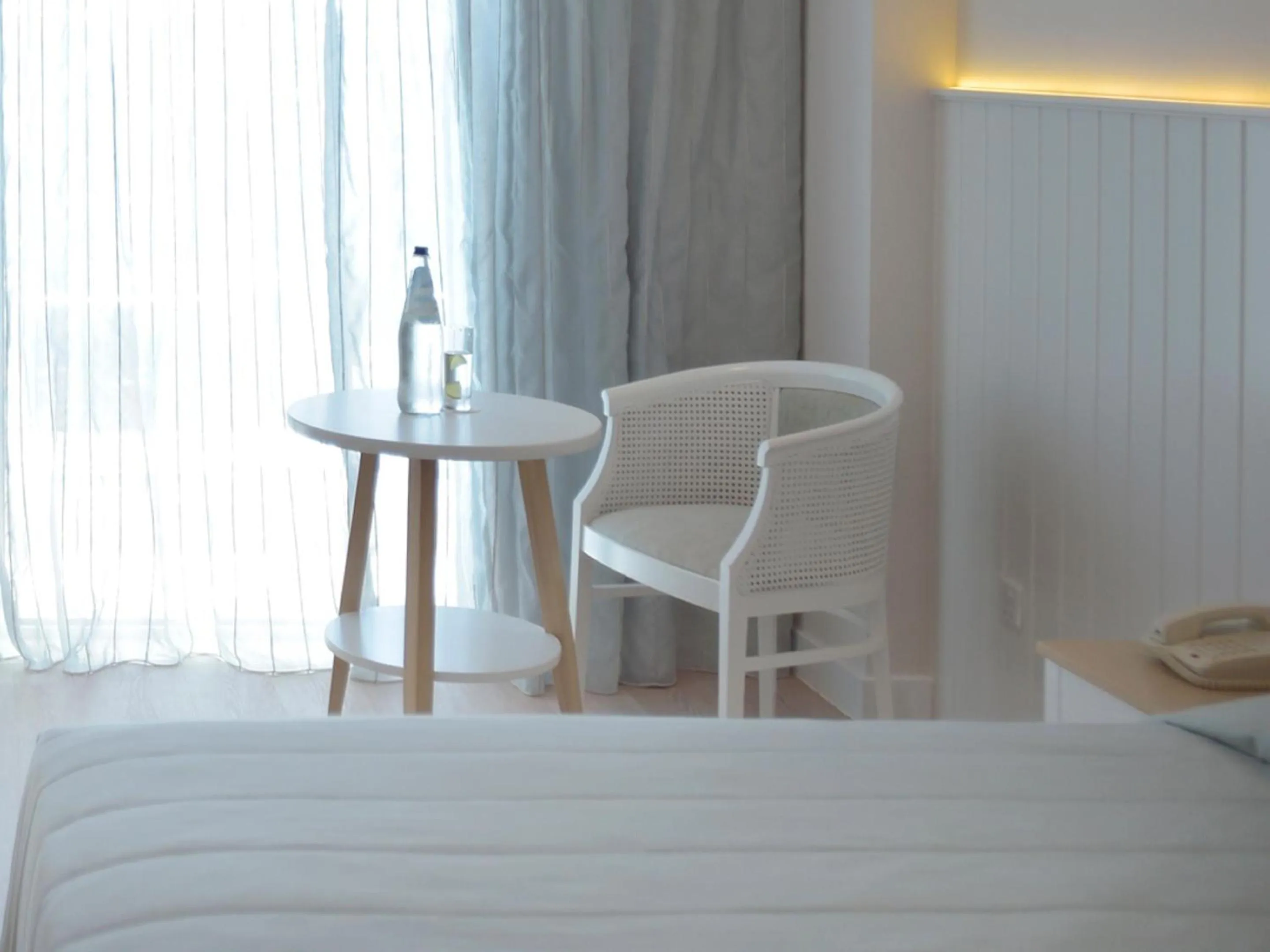 Seating area, Bed in Sunrise Gardens Aparthotel