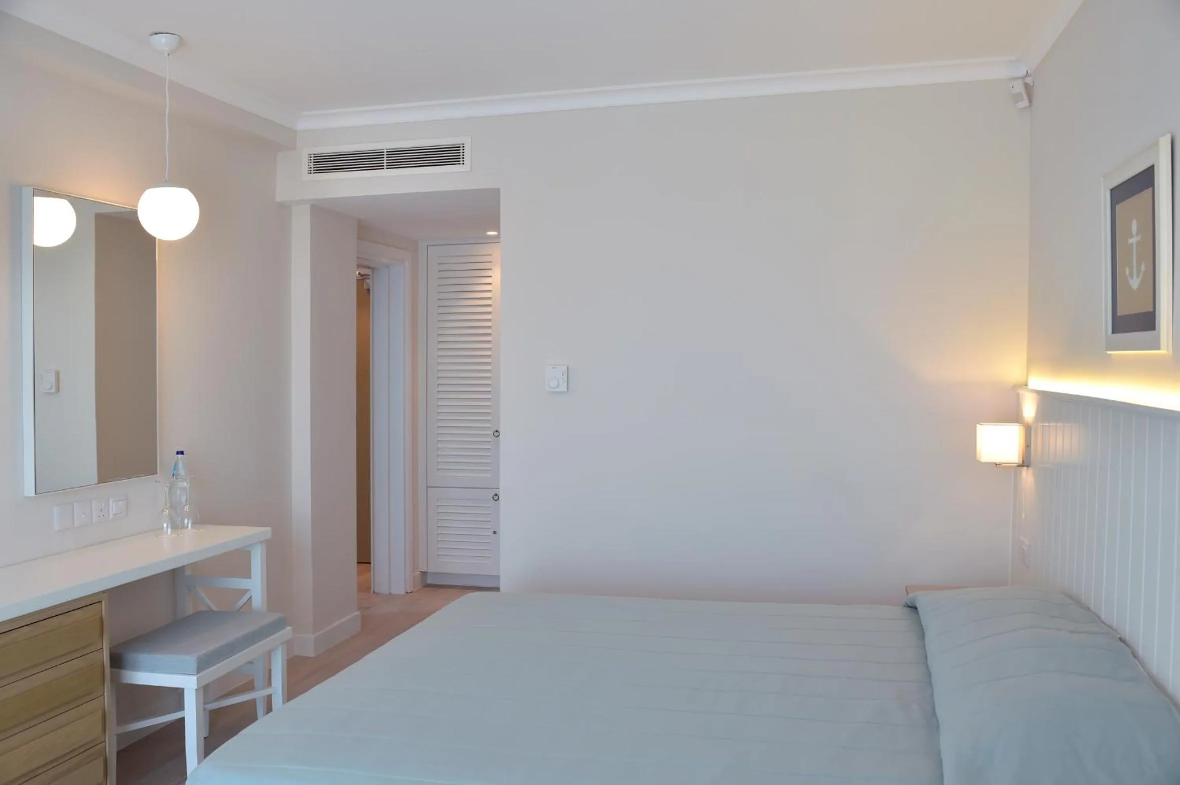 Bed in Sunrise Gardens Aparthotel