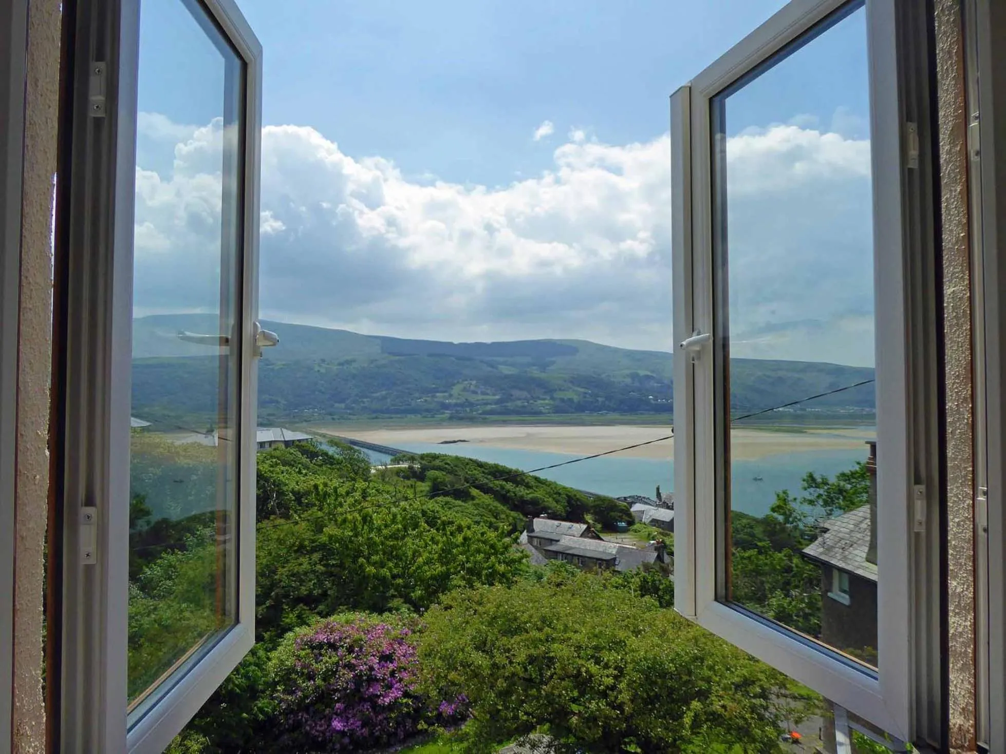 Mountain view in Bryn Melyn Apartments