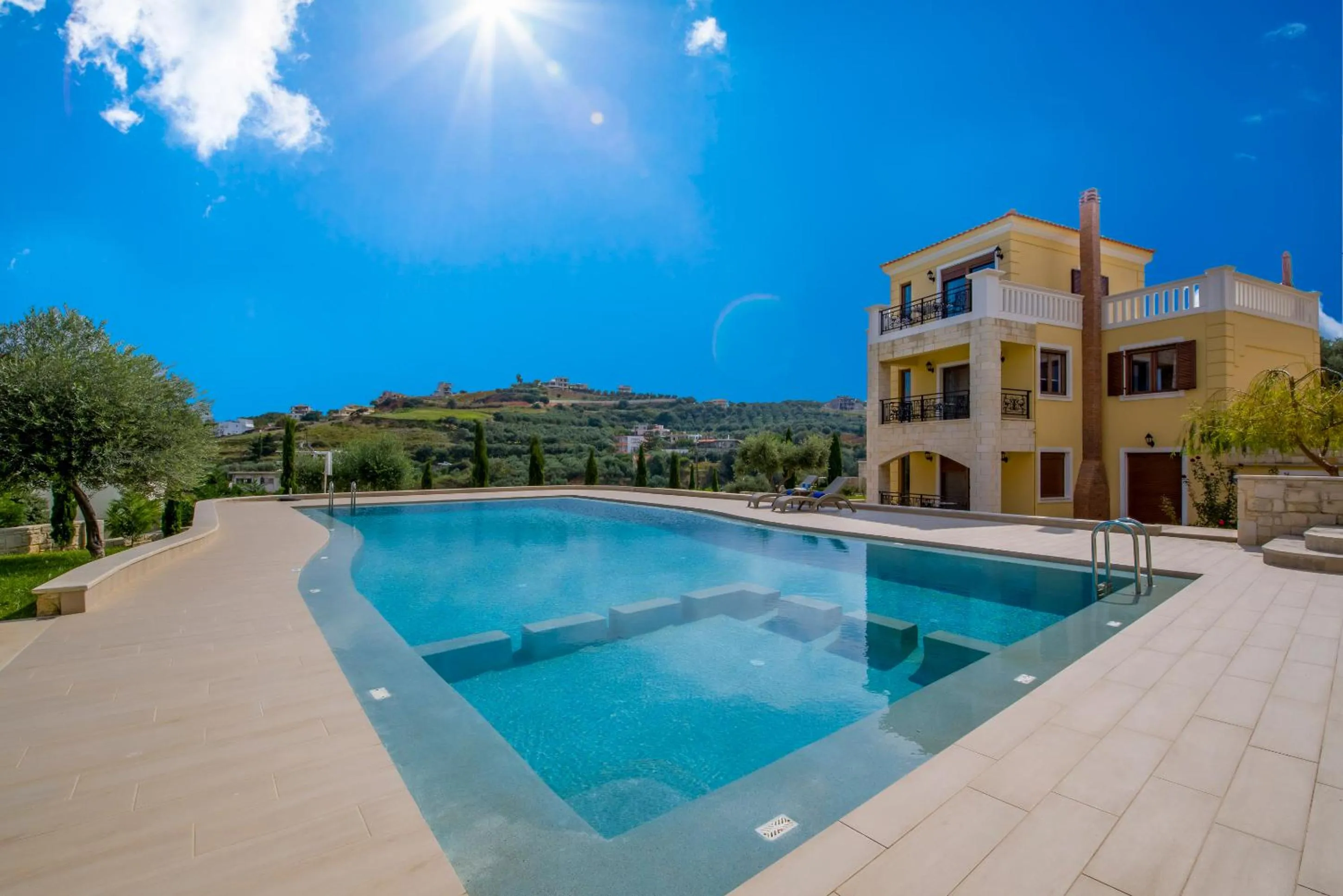 Swimming pool in Casa Leone Suites