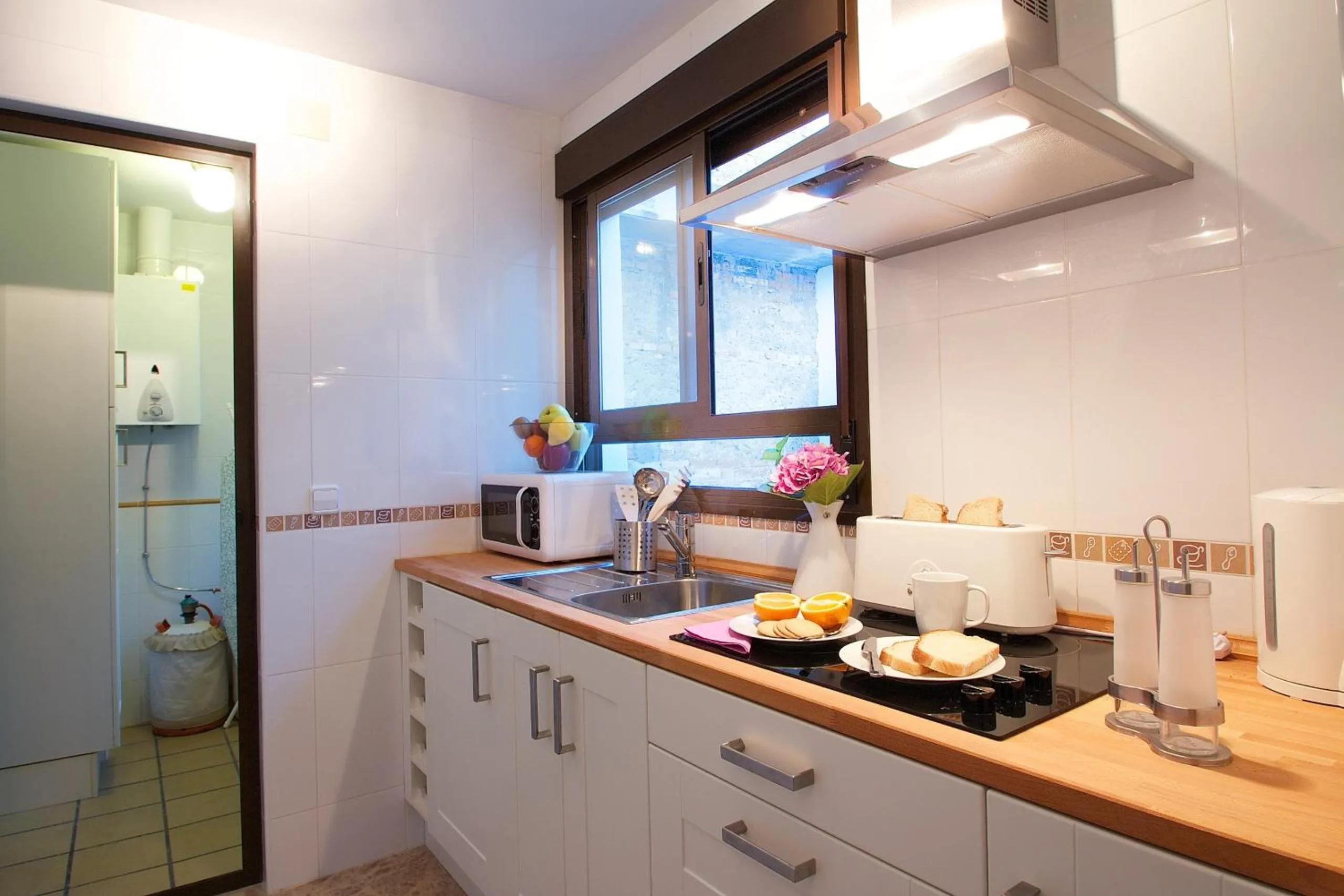 Kitchen or kitchenette in Apartamentos Turísticos Duque de Hornachuelos