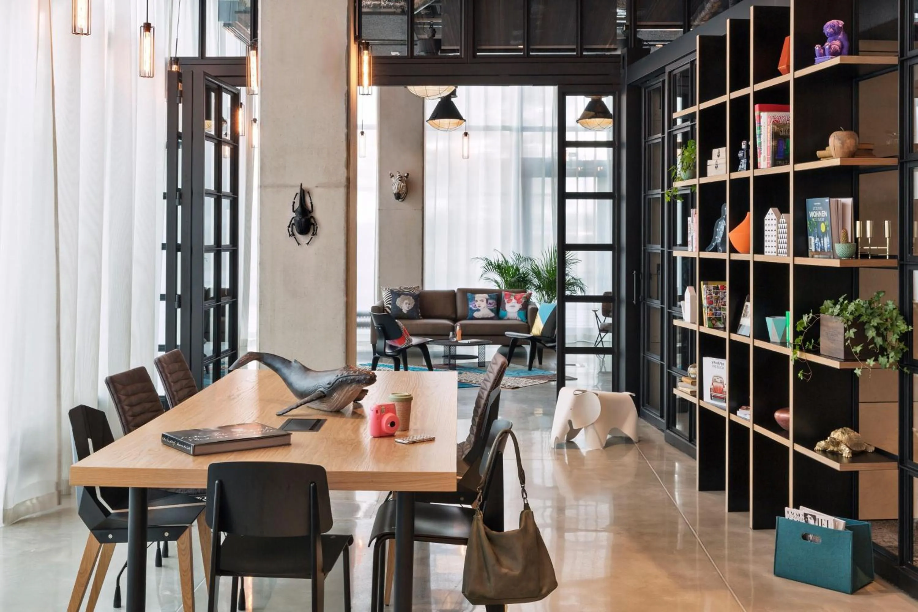 Lounge or bar in Moxy Katowice Airport