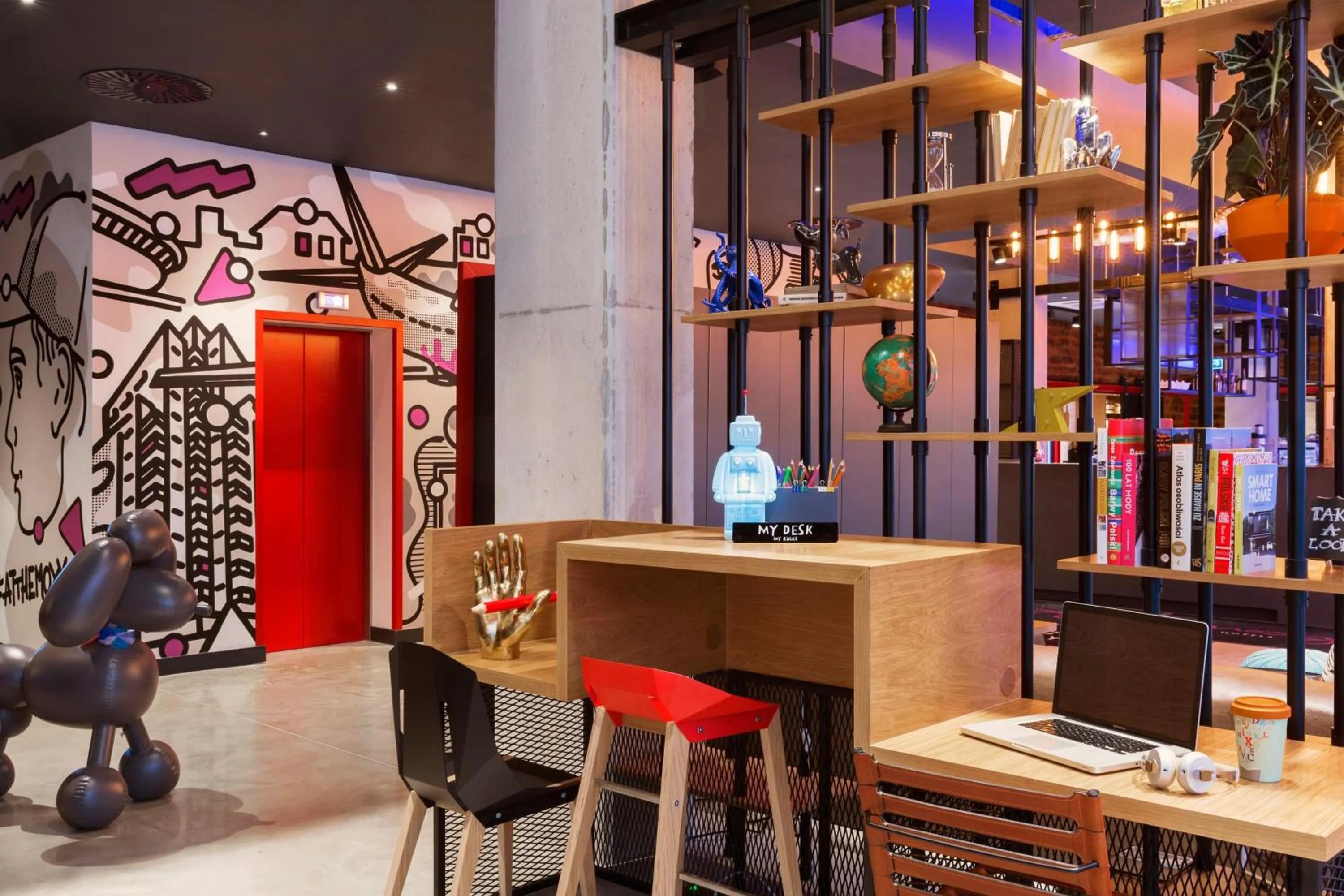 Lounge or bar in Moxy Katowice Airport