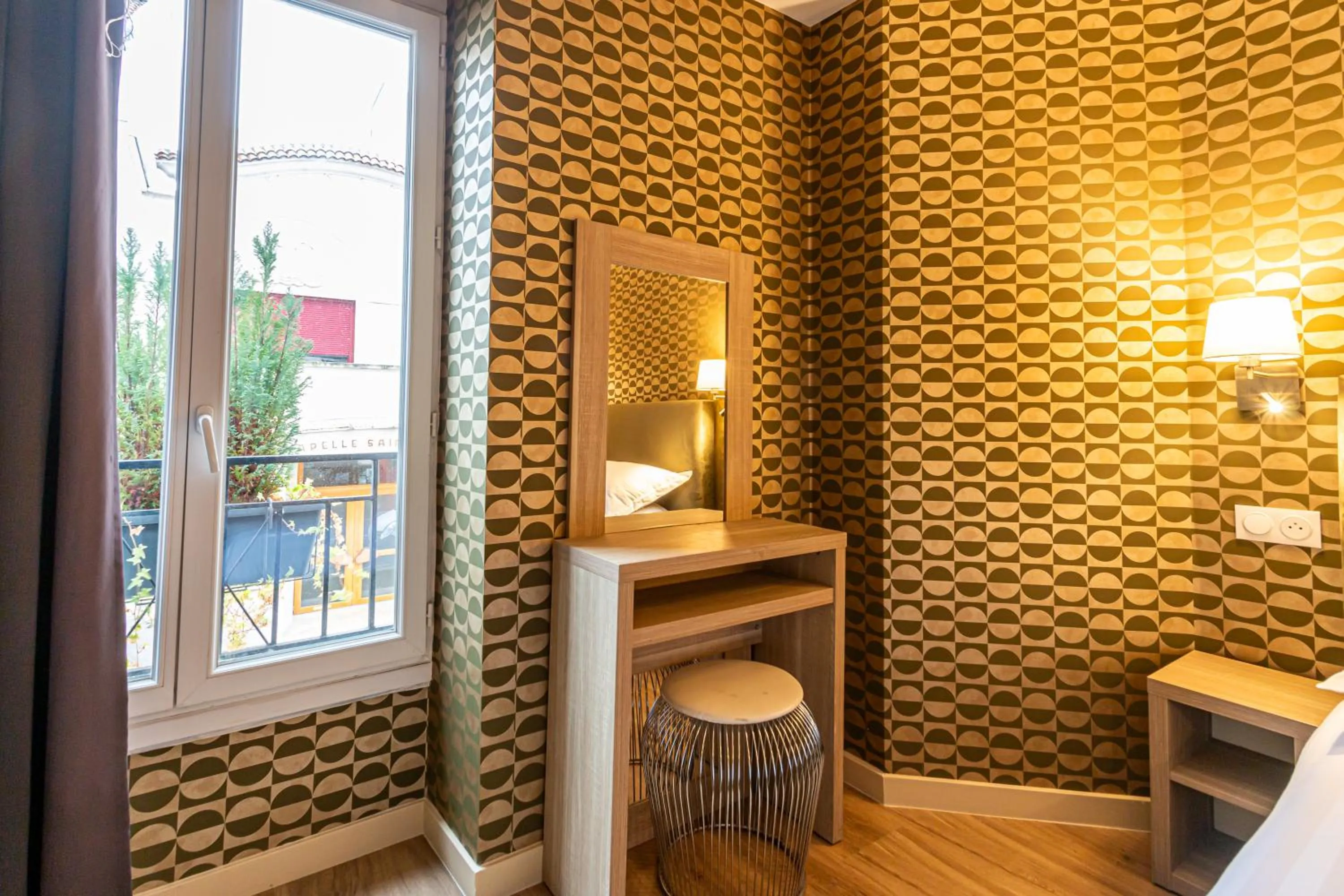 Seating area in Denfert-Montparnasse