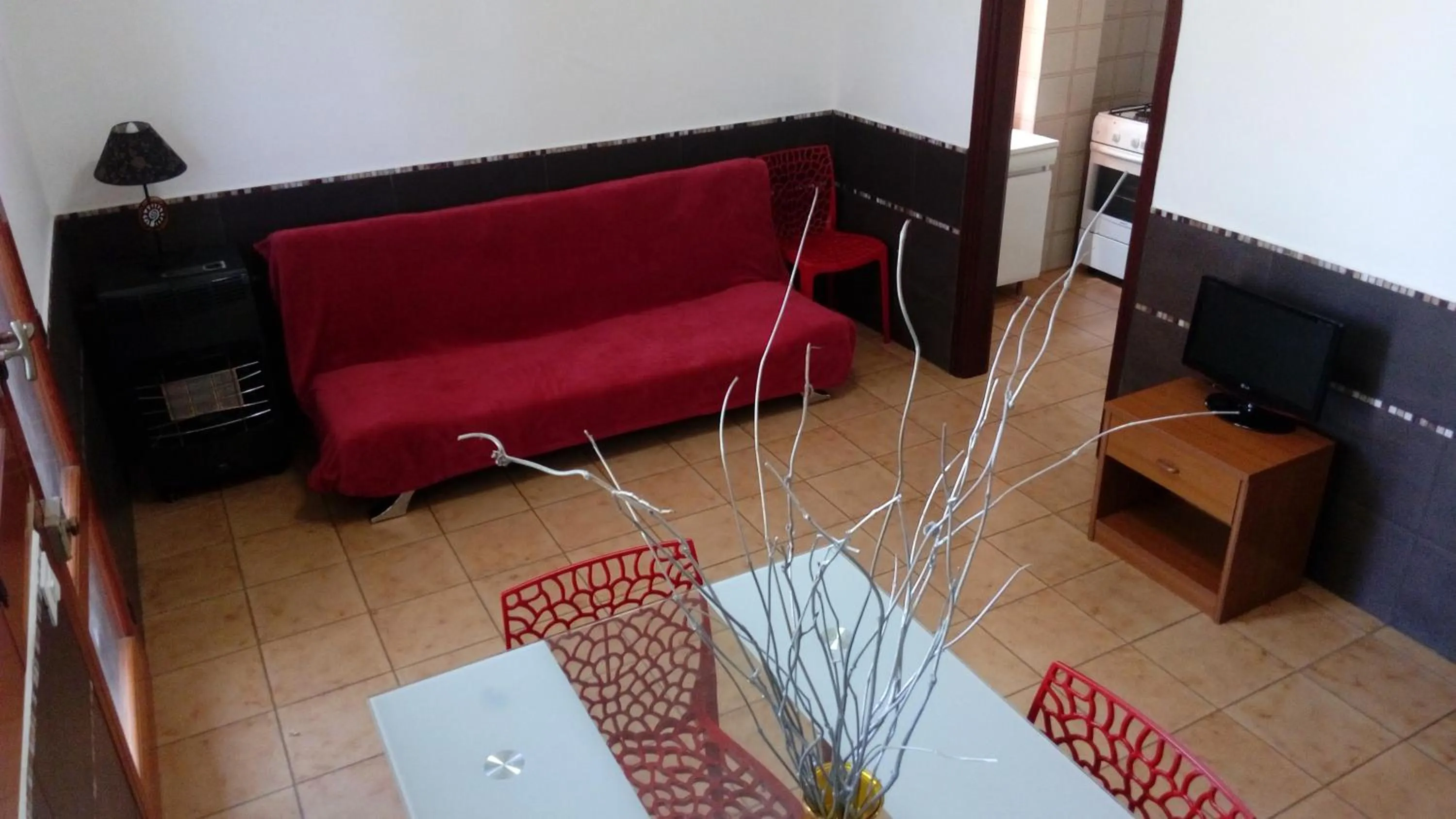 Communal lounge/ TV room in Stanza in Villa con giardino vista mare