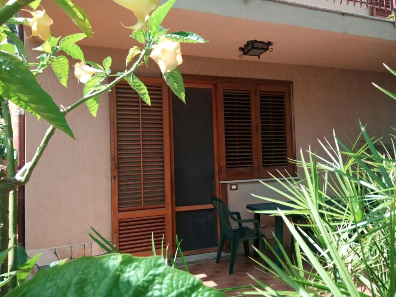 Property building in Stanza in Villa con giardino vista mare