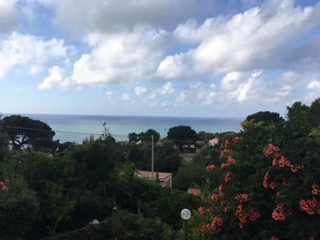 Sea view in Stanza in Villa con giardino vista mare
