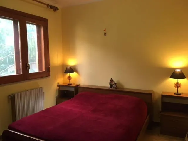 Bedroom, Bed in Stanza in Villa con giardino vista mare