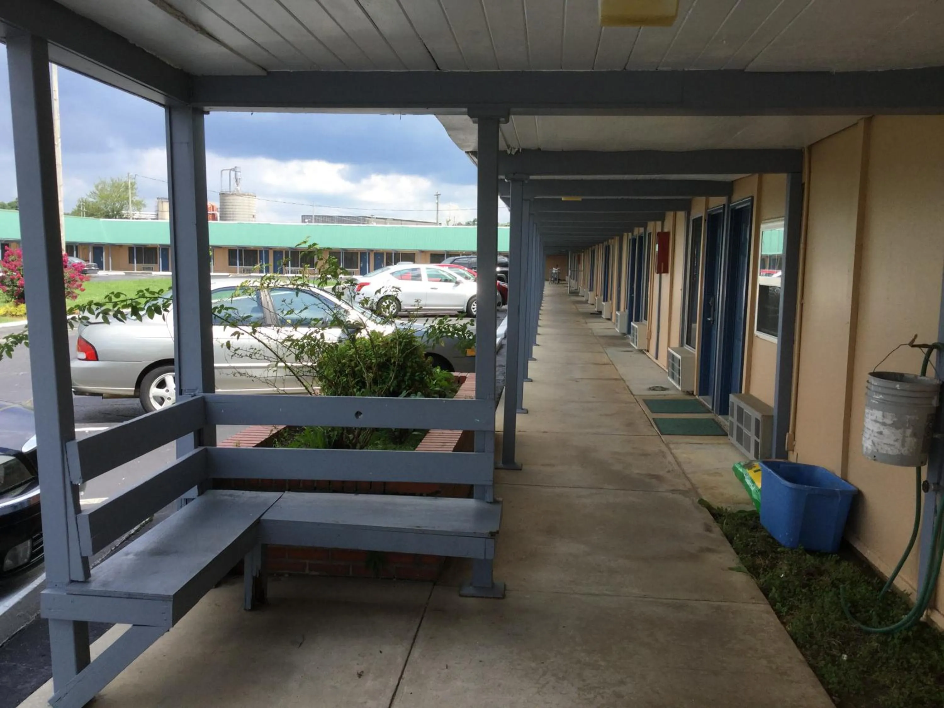 Property building in Scottish Inns McMinnville