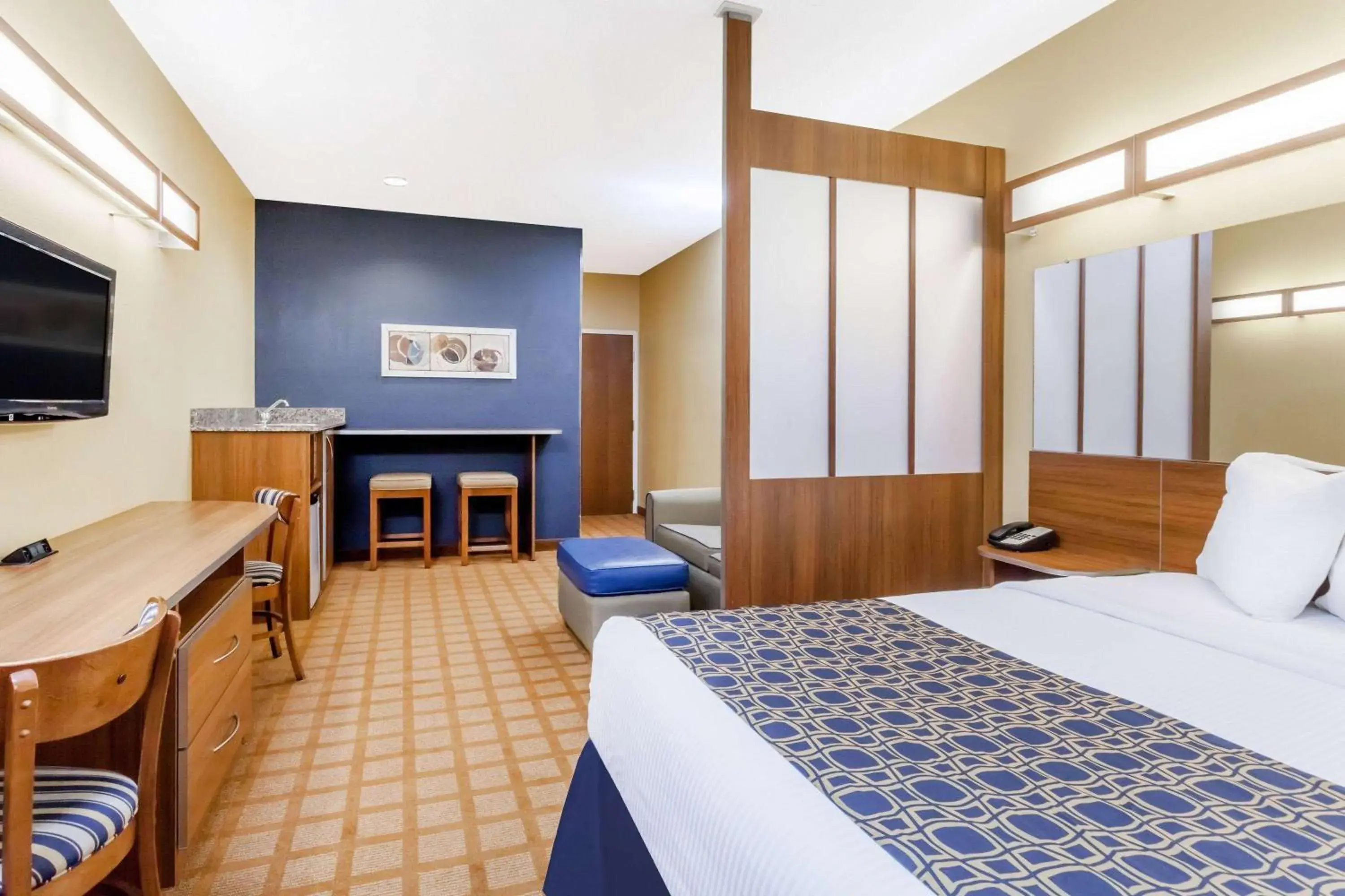 Photo of the whole room, Bed in Microtel Inn & Suites Photo of the whole room, Bed in Microtel Inn & Suites