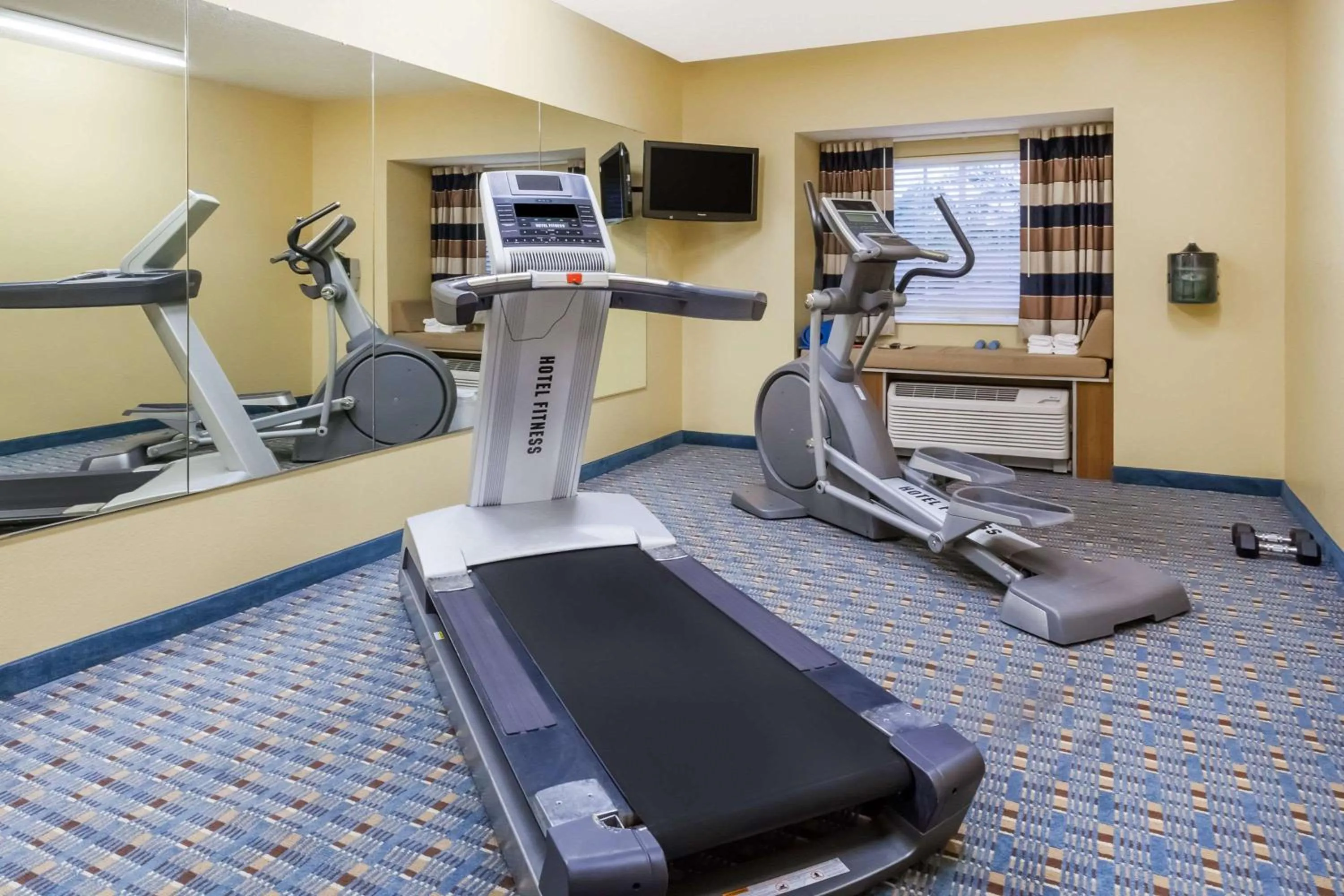 Fitness centre/facilities in Microtel Inn & Suites