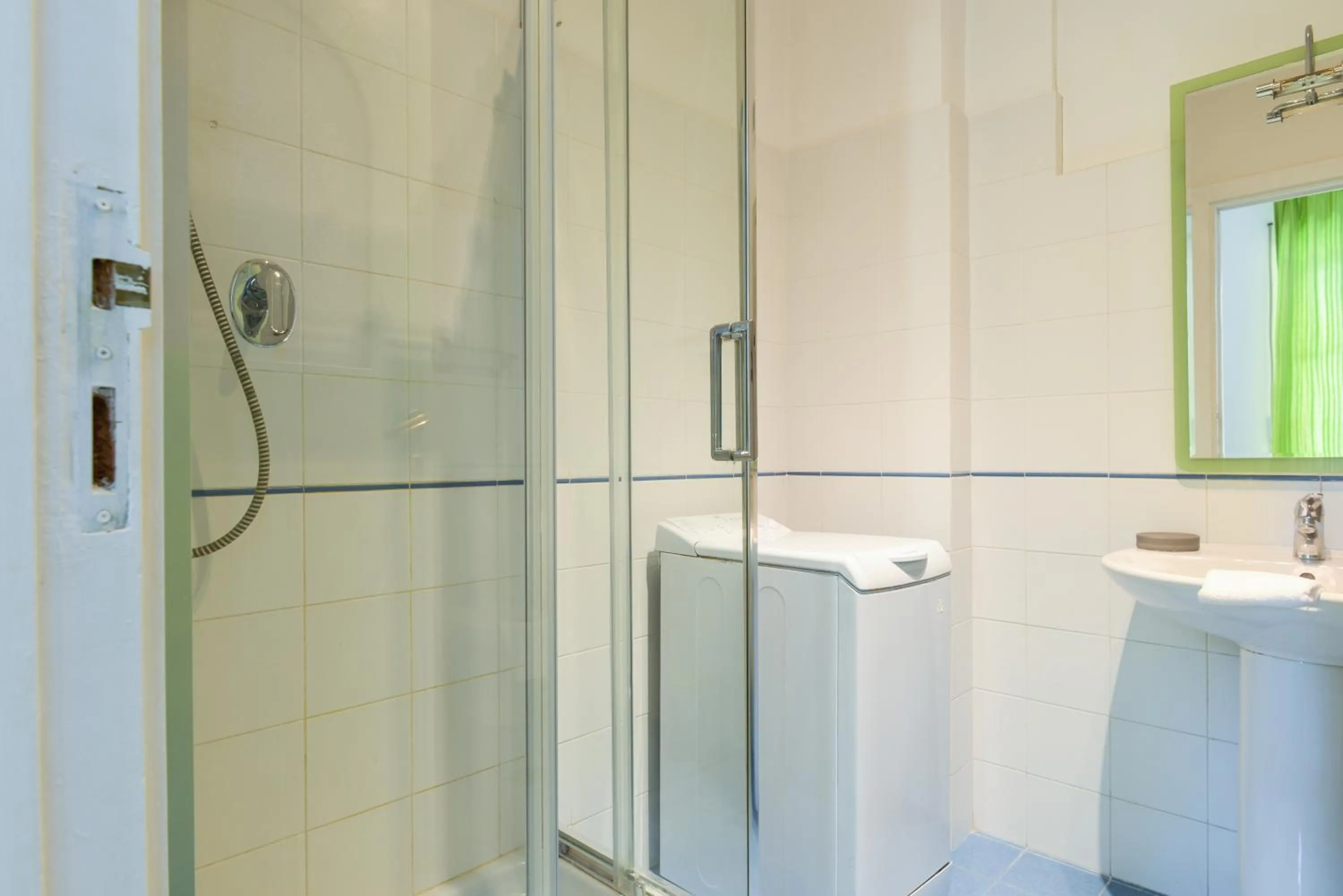 Shower in Archimede Flat
