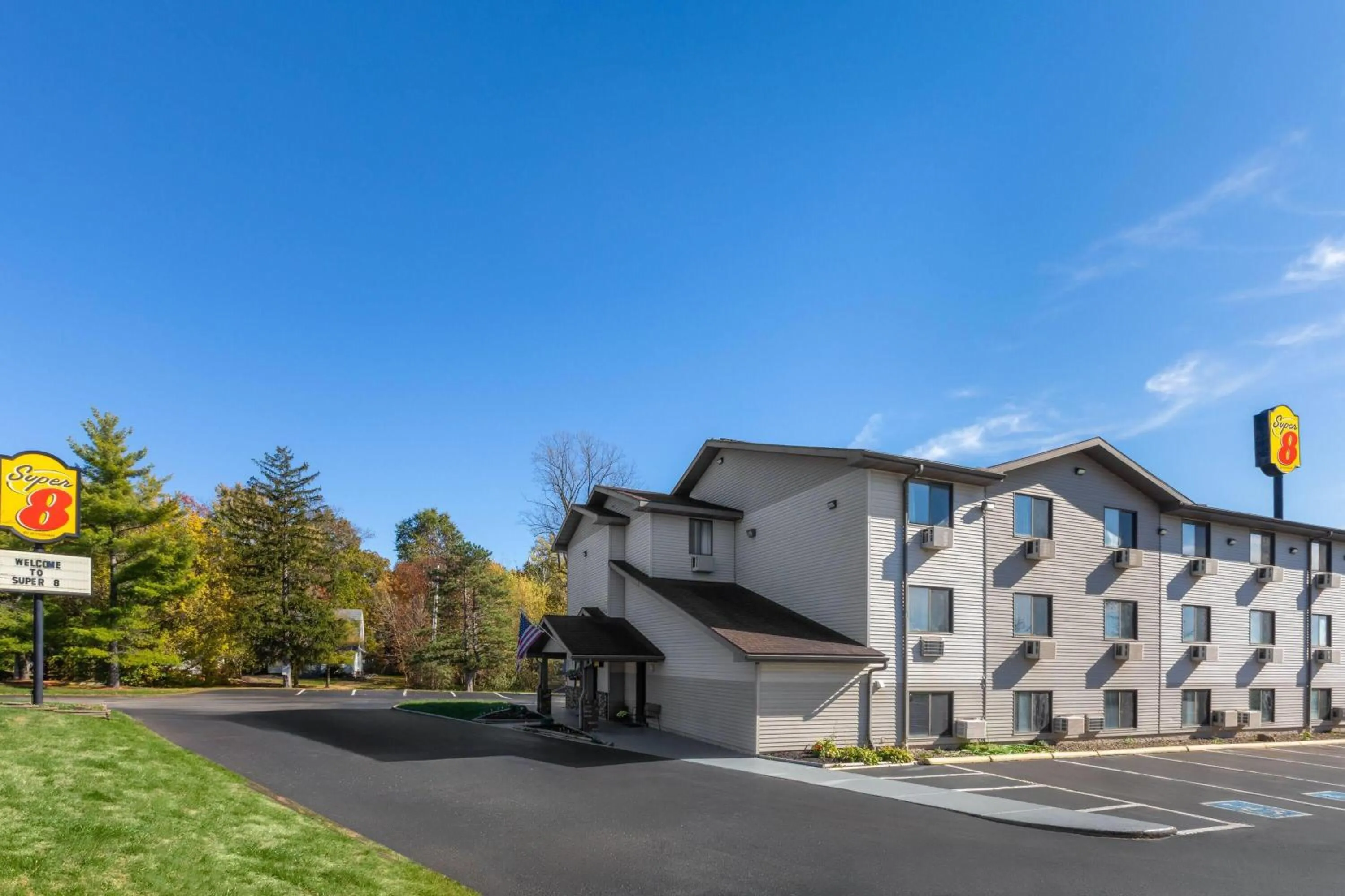 Property building in Super 8 by Wyndham Kent/Akron Area