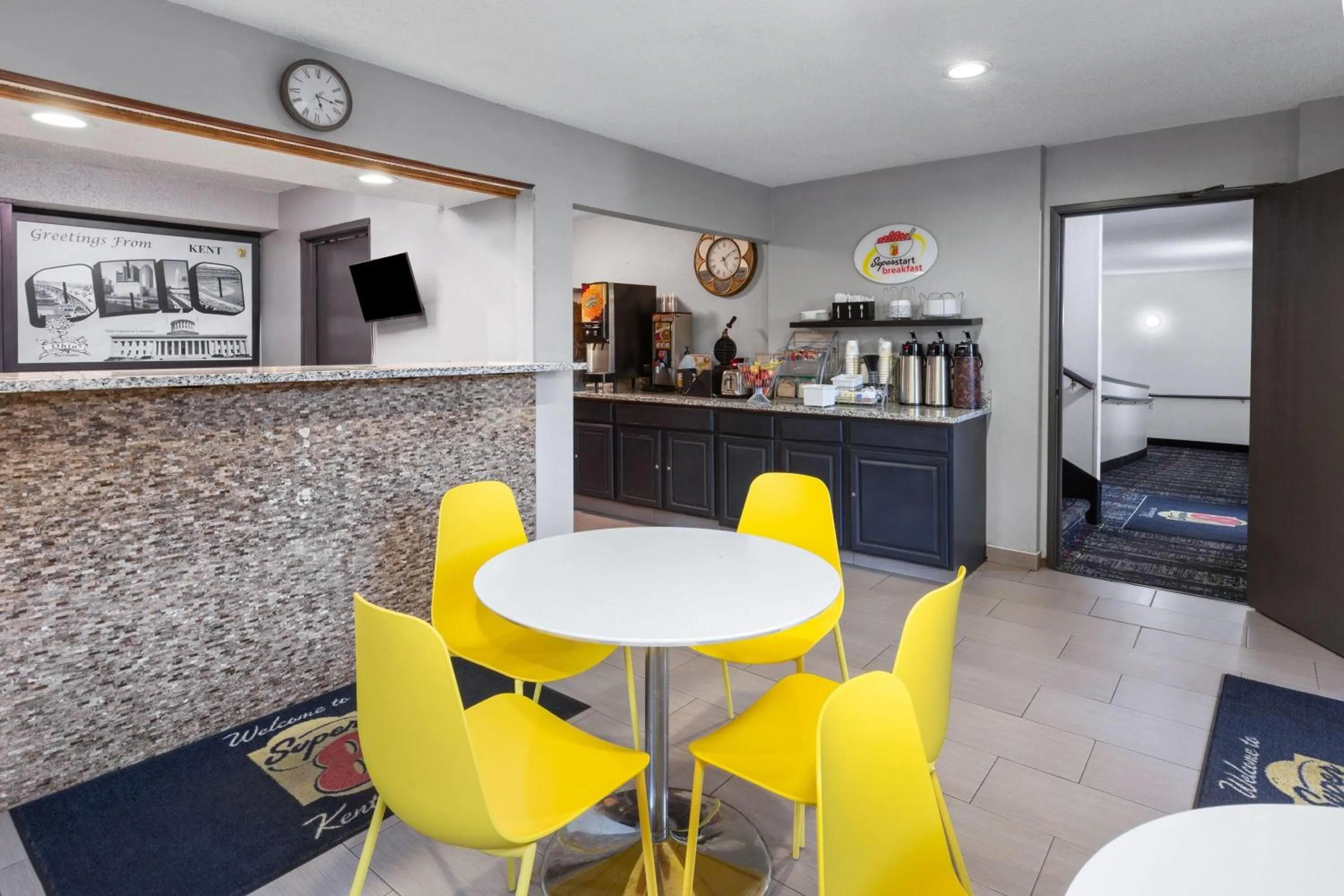 Breakfast in Super 8 by Wyndham Kent/Akron Area