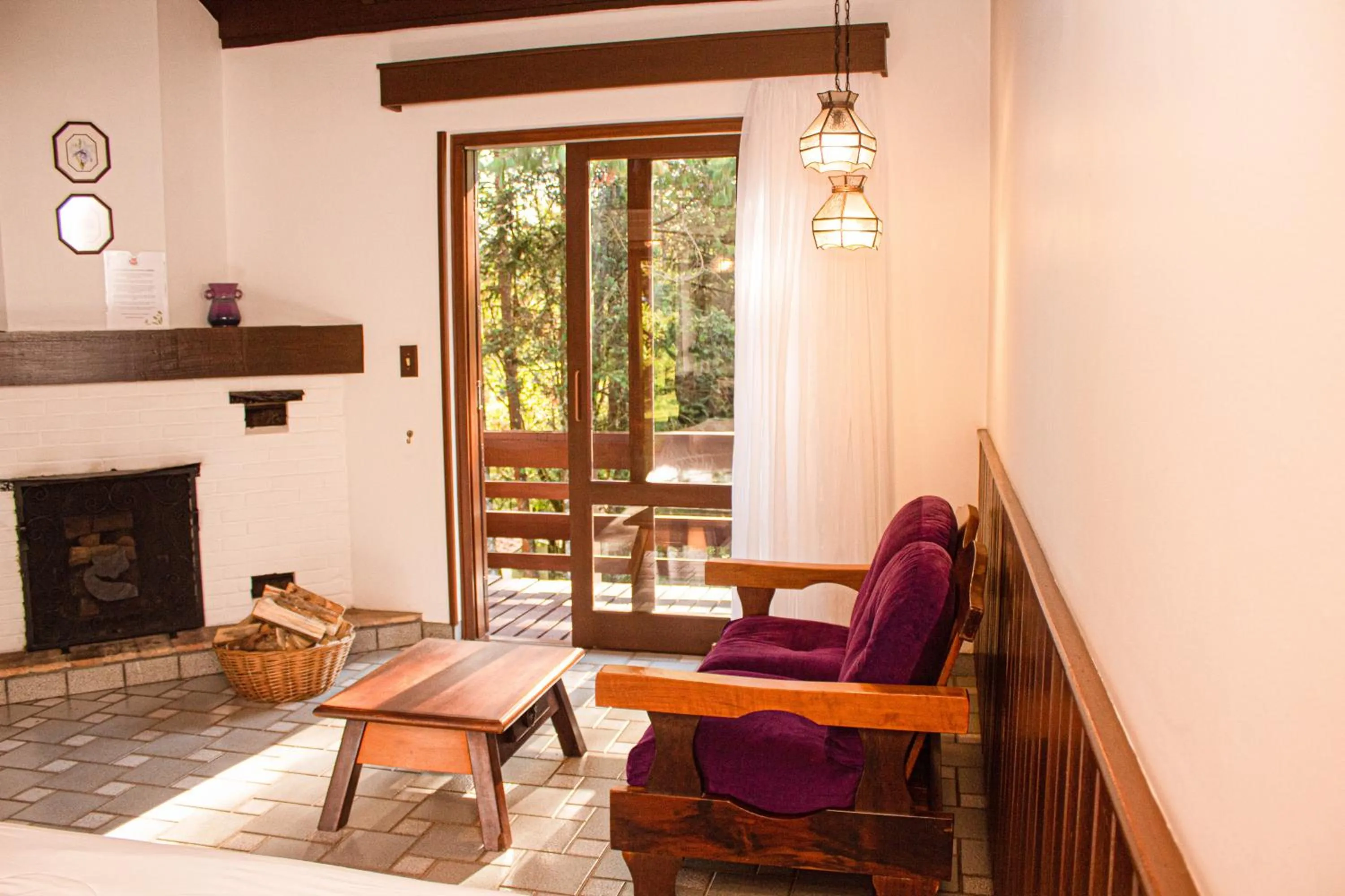 Seating area in Pousada O Cantinho da Raposa