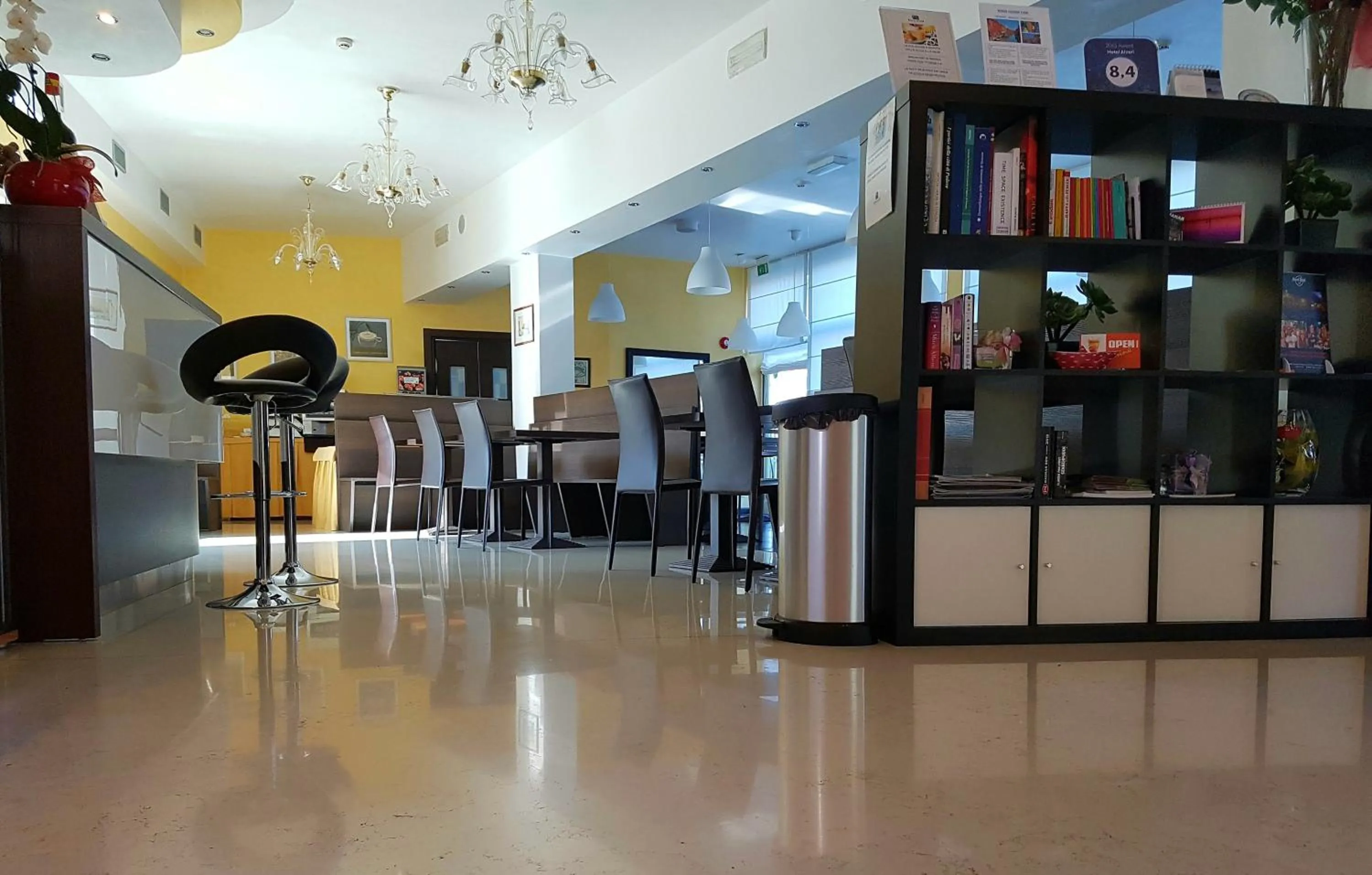 Lounge or bar in Hotel Alverì