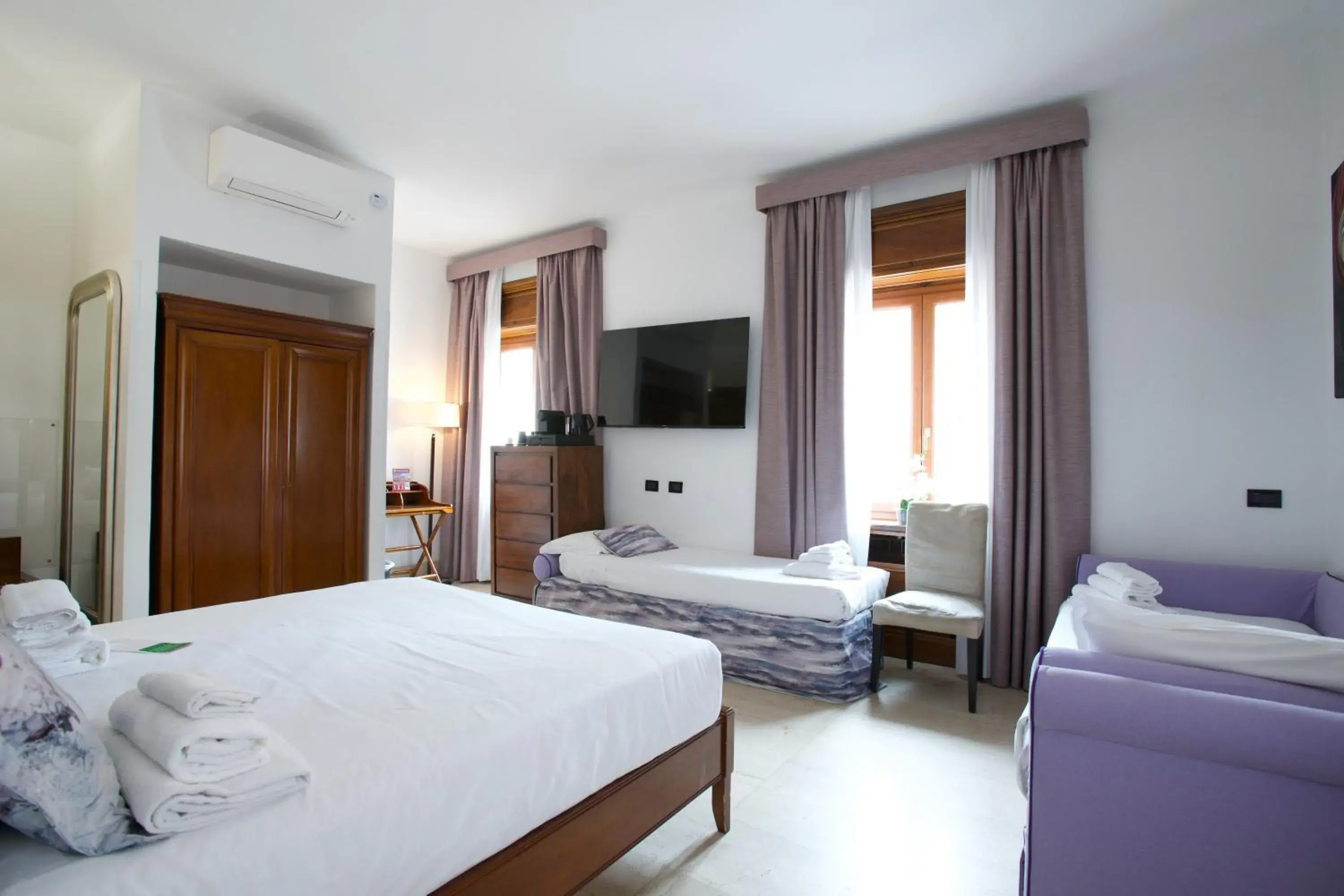 Bed in St. Peter' Six Rooms & Suites Bed in St. Peter' Six Rooms & Suites