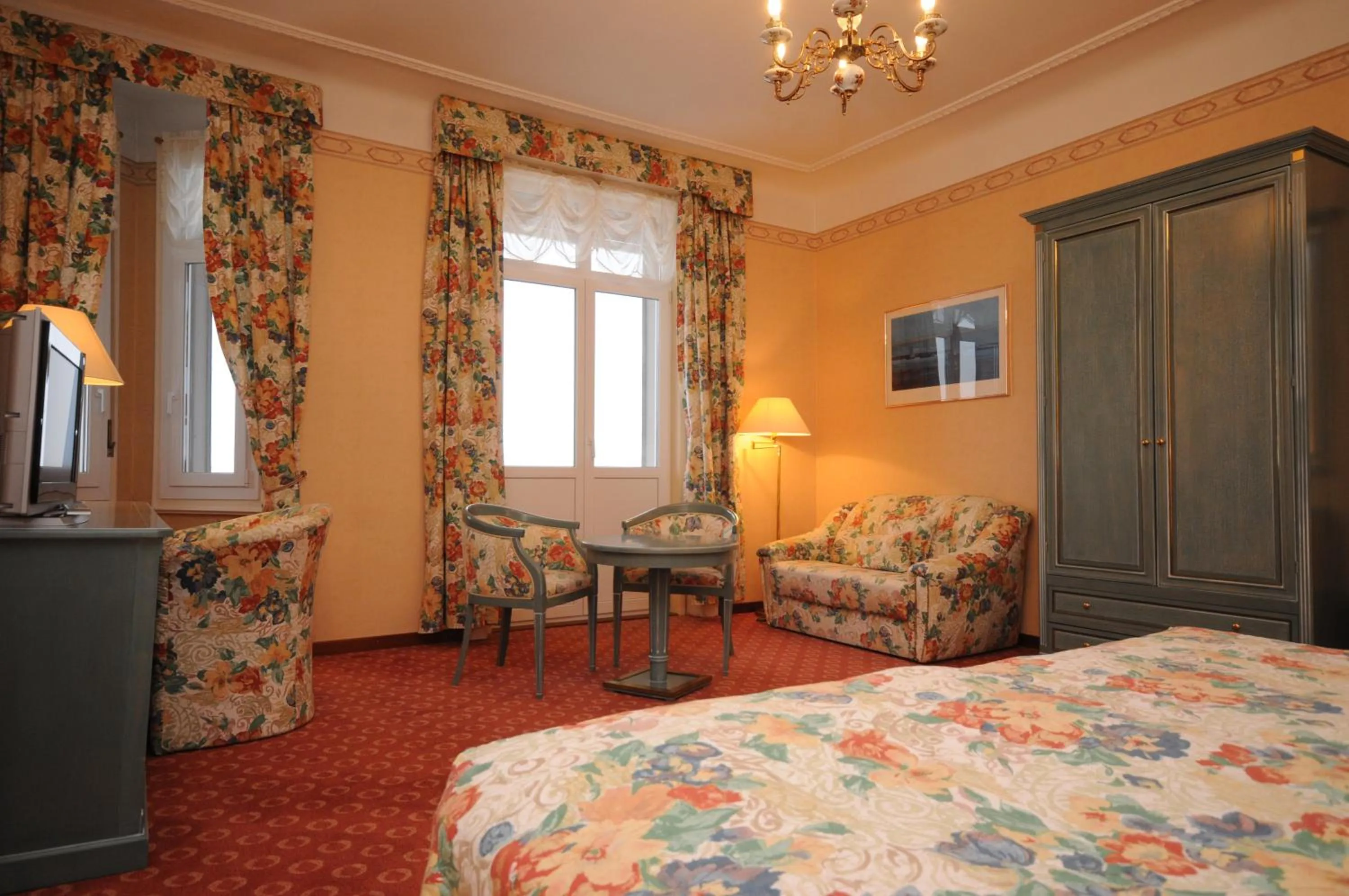 Bedroom, Bed in Grand Hôtel des Rasses & Wellness