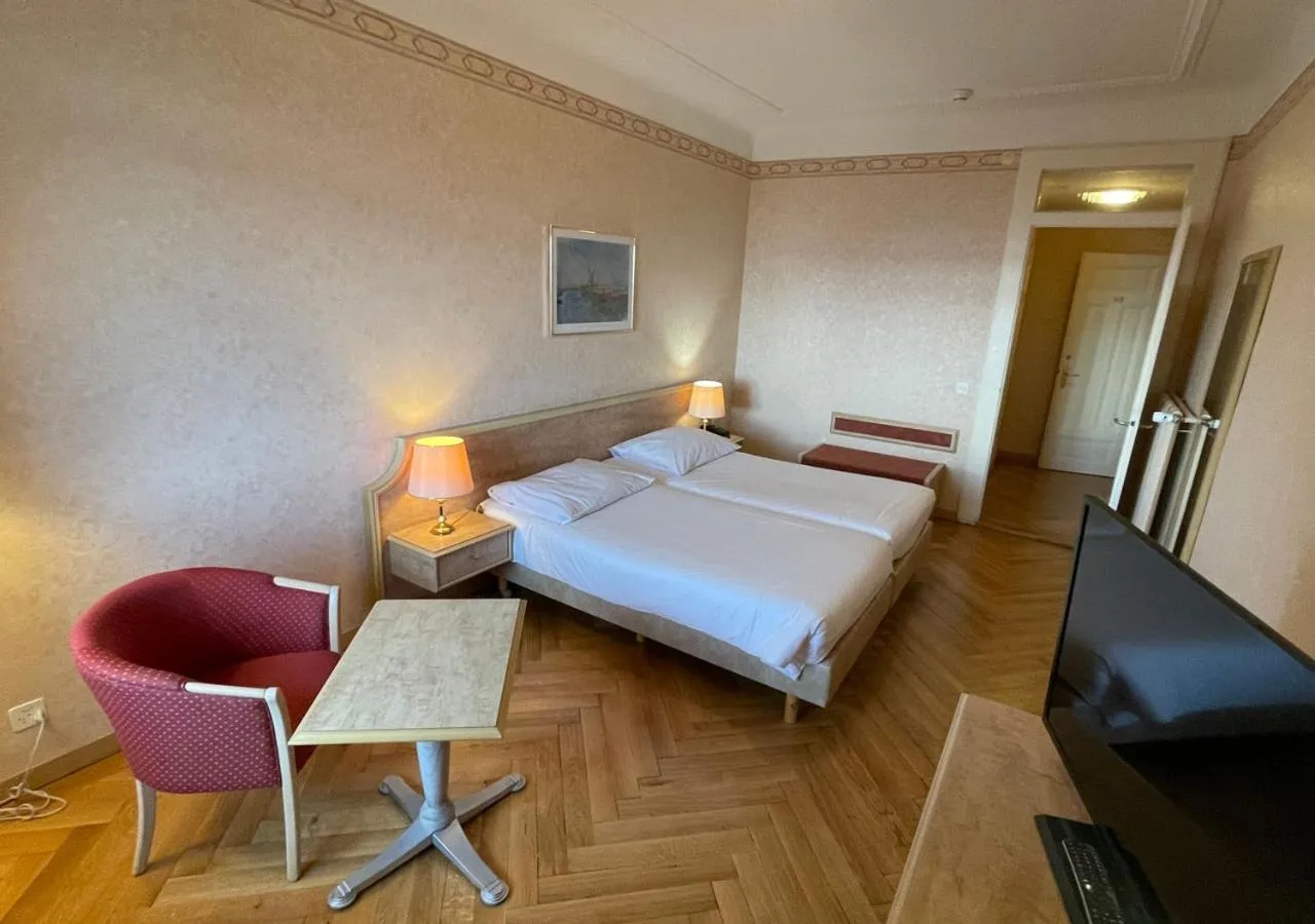 Bedroom, Bed in Grand Hôtel des Rasses & Wellness