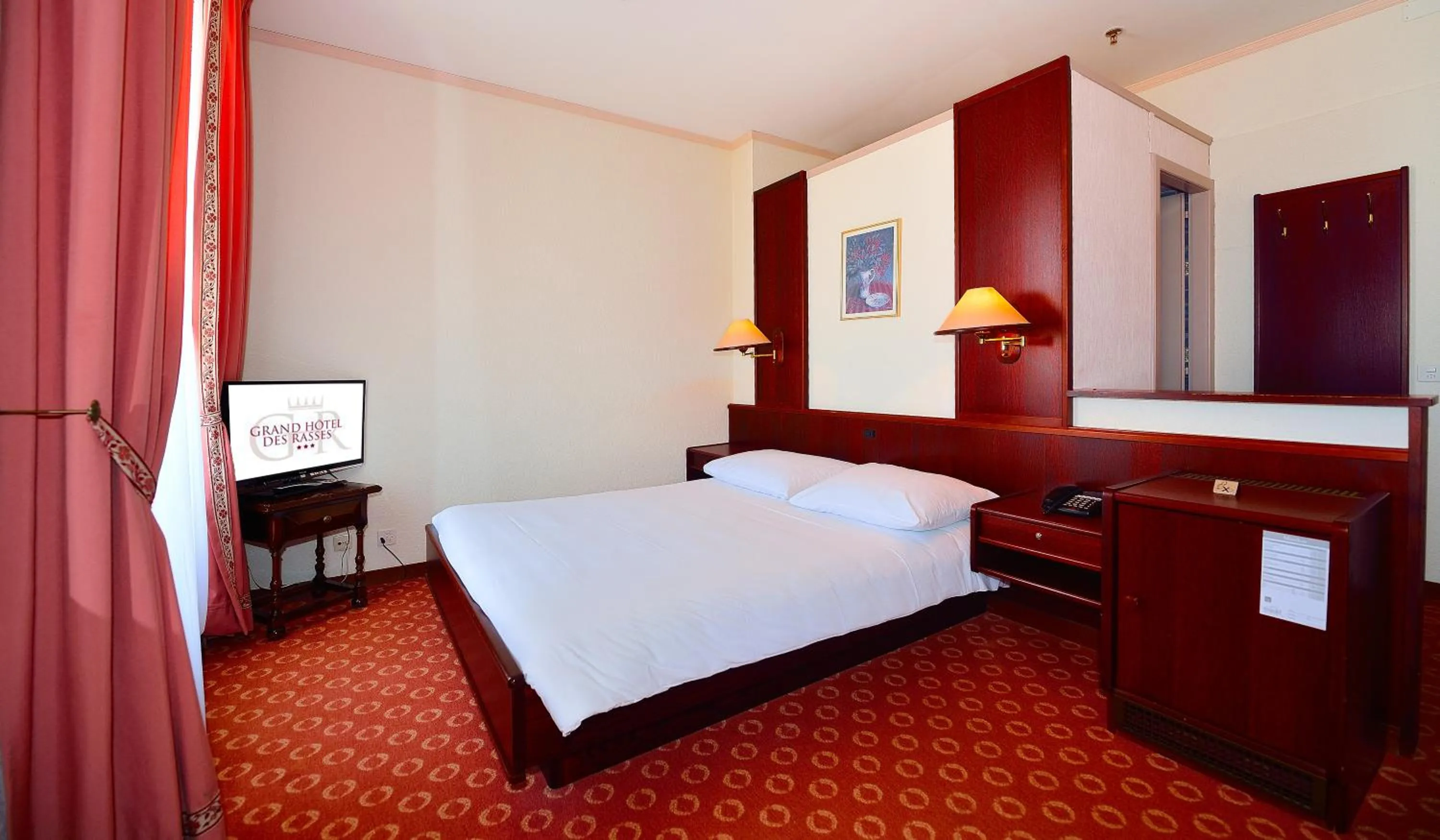 Bedroom, Bed in Grand Hôtel des Rasses & Wellness