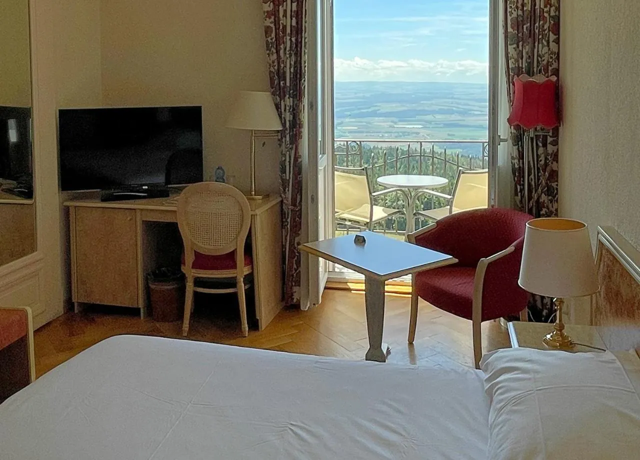 Mountain view, Bed in Grand Hôtel des Rasses & Wellness