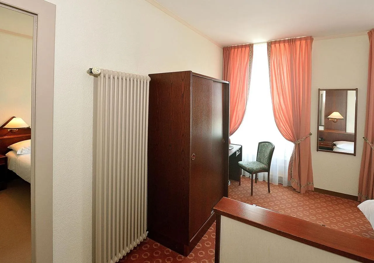 hair dresser, Bed in Grand Hôtel des Rasses & Wellness