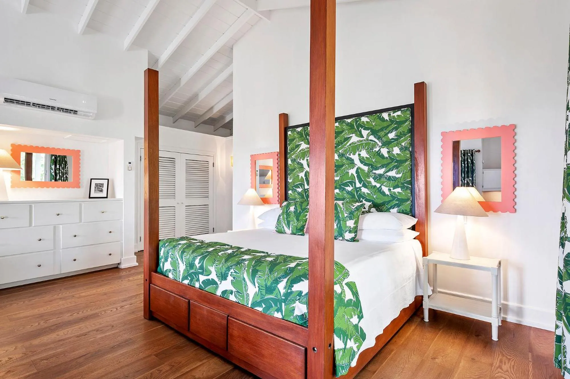 On site, Bed in Montpelier Nevis