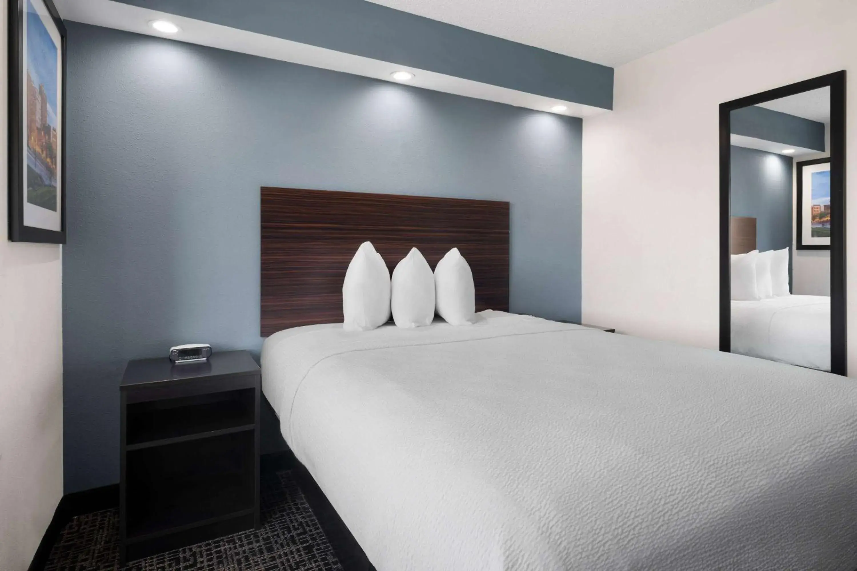 Photo of the whole room, Bed in Baymont by Wyndham Boardman Photo of the whole room, Bed in Baymont by Wyndham Boardman