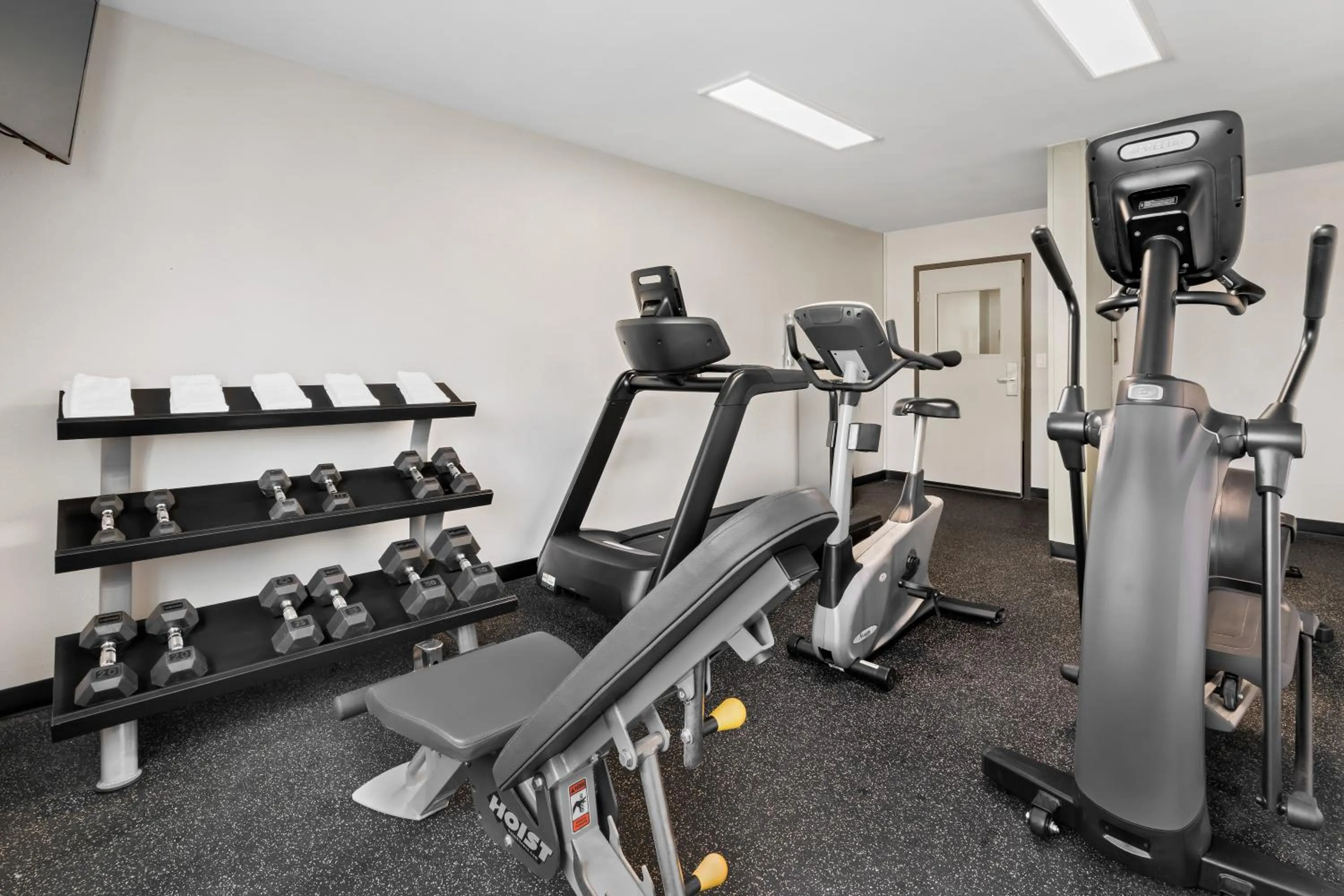 Fitness centre/facilities in Fargo Inn and Suites