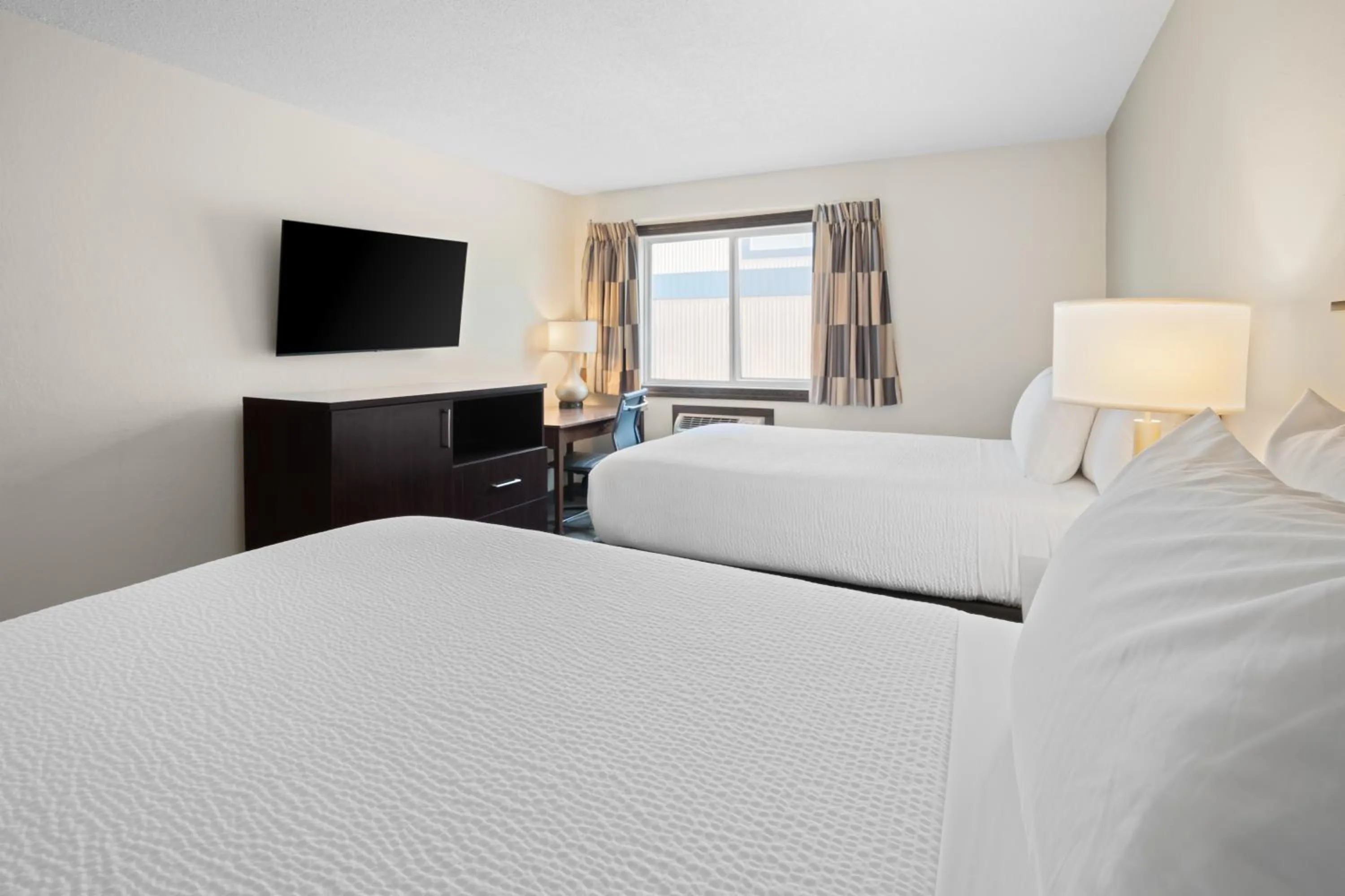 Photo of the whole room, Bed in Fargo Inn and Suites