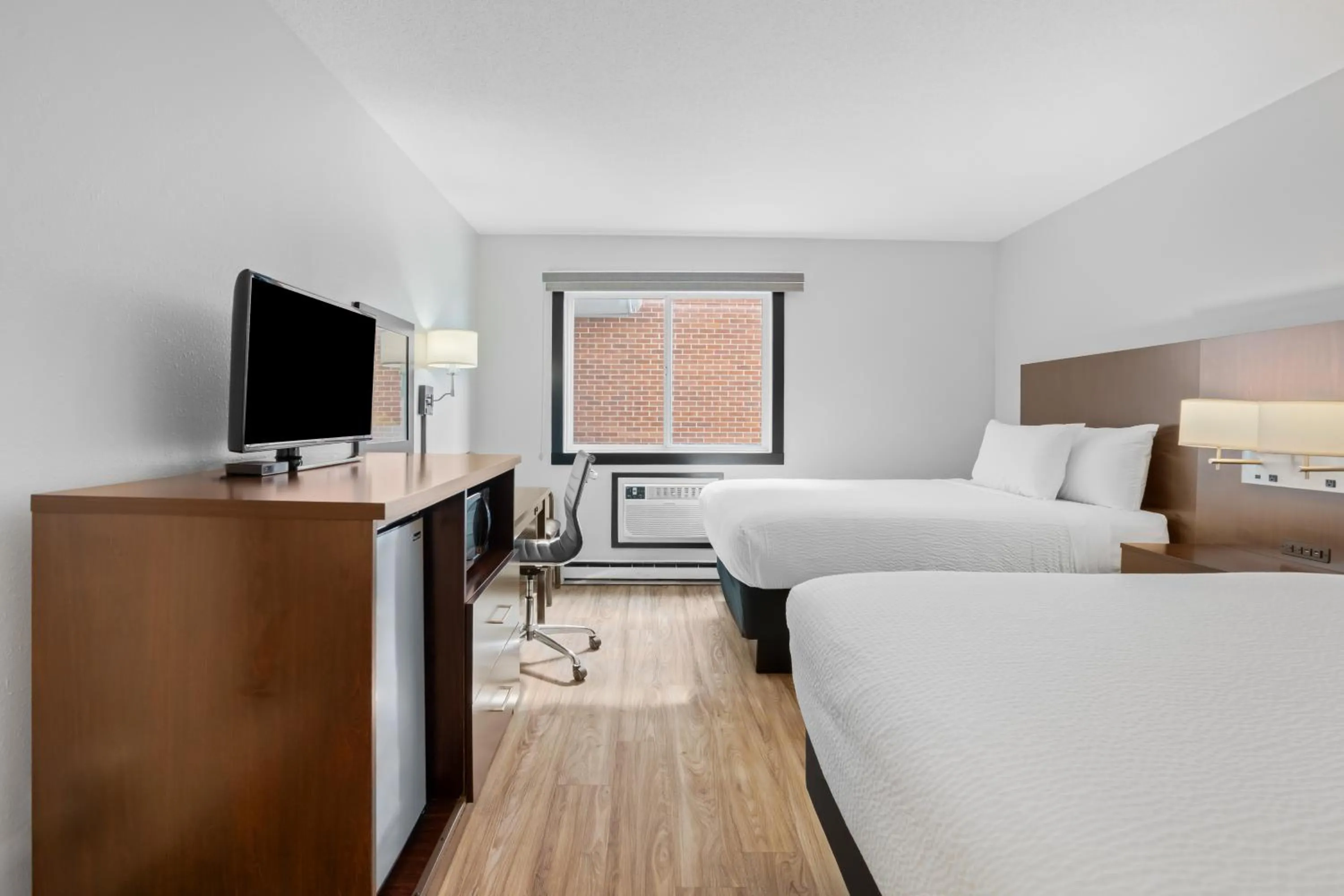 Photo of the whole room, Bed in Fargo Inn and Suites