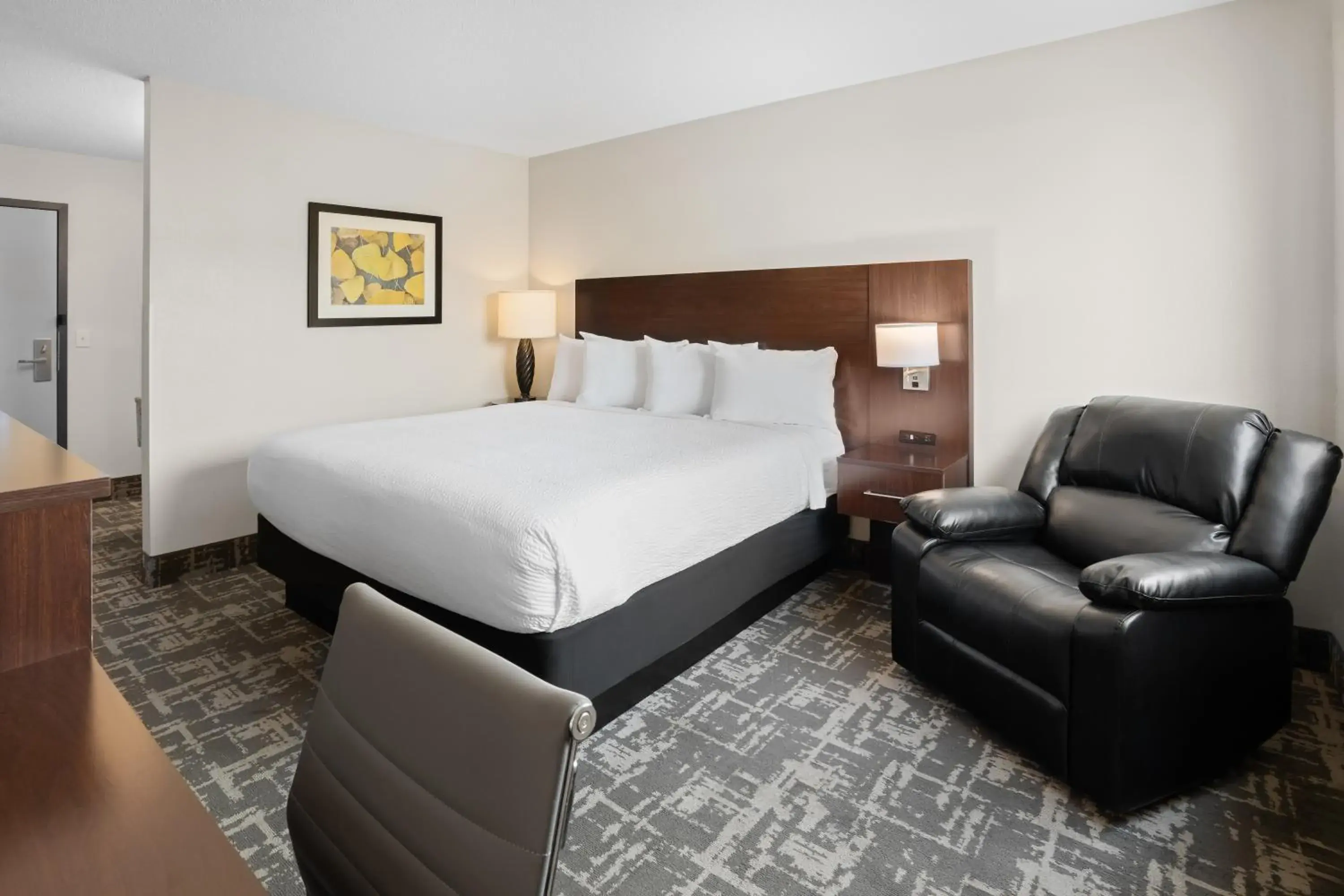 Photo of the whole room, Bed in Fargo Inn and Suites Photo of the whole room, Bed in Fargo Inn and Suites
