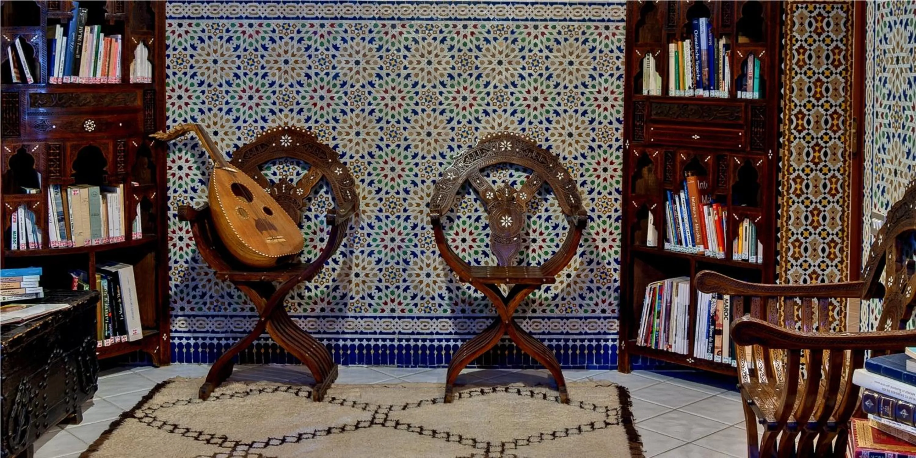 Library in Riad Dar Ziryab
