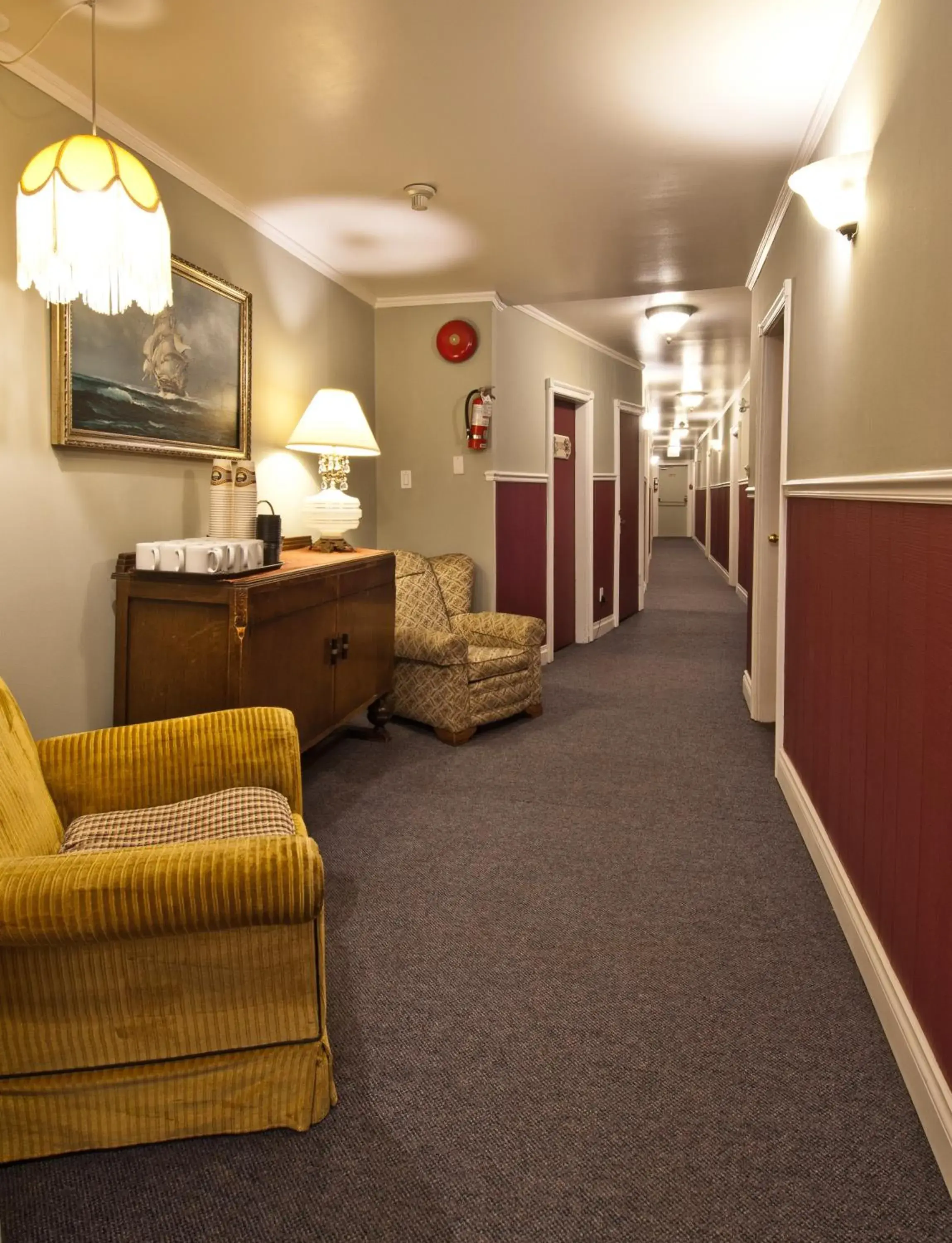 Standard Queen Room in Heriot Bay Inn Standard Queen Room in Heriot Bay Inn