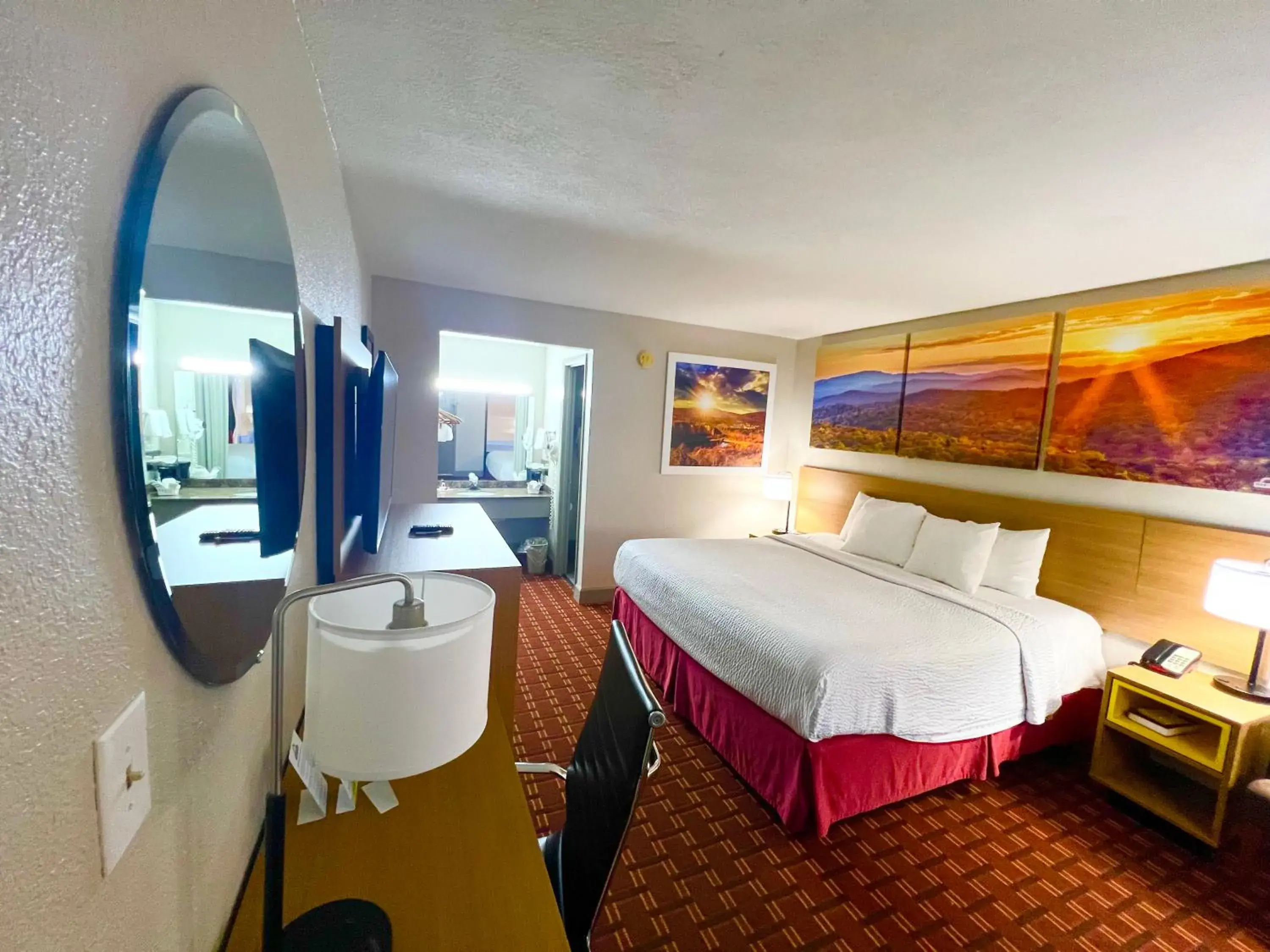 Standard King Room - Smoking in Days Inn by Wyndham Athens Standard King Room - Smoking in Days Inn by Wyndham Athens