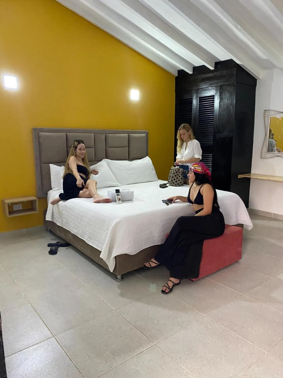 Budget Double Room in Hotel Los Veleros Santa Marta