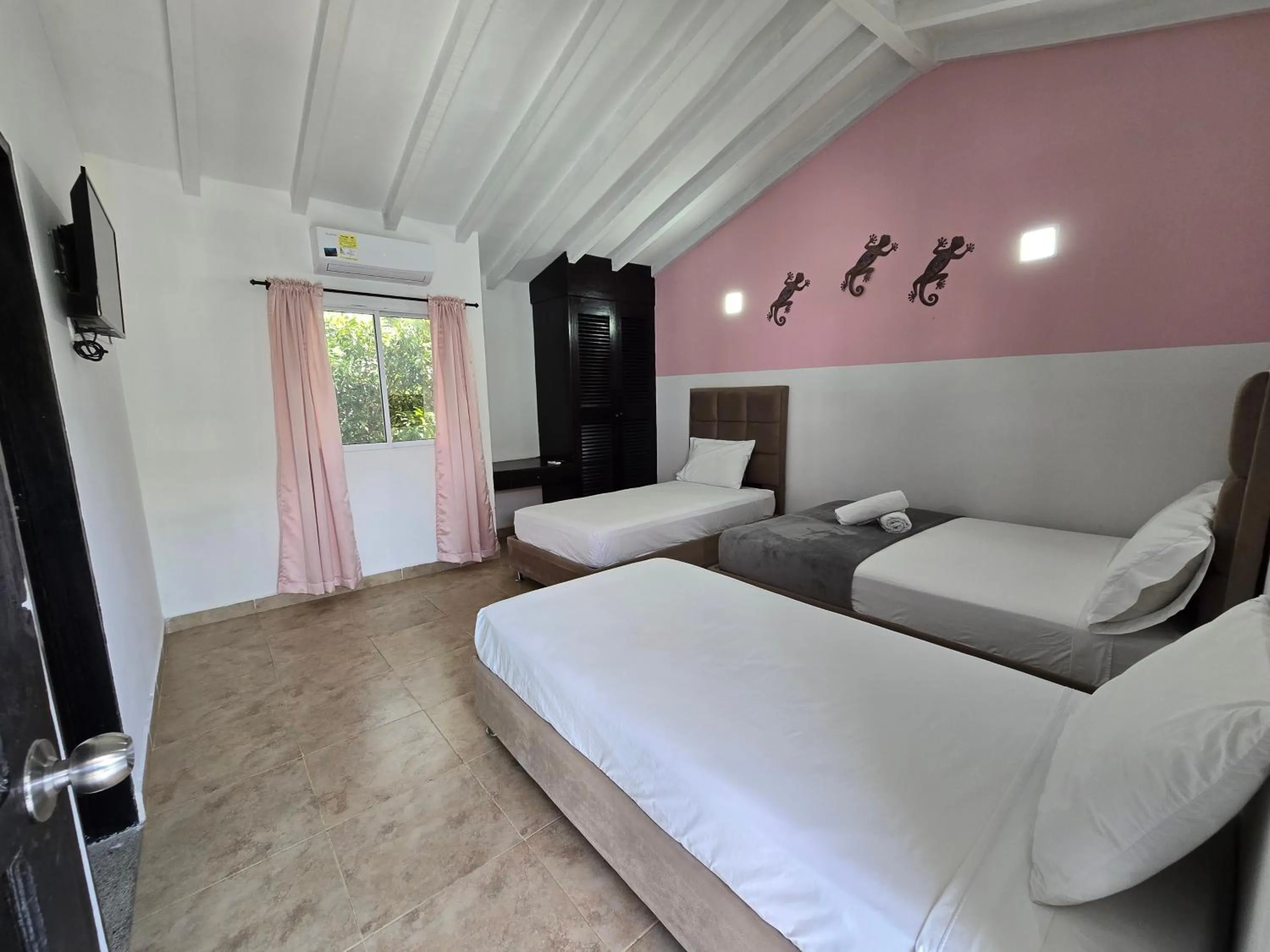 Bed in Hotel Los Veleros Santa Marta