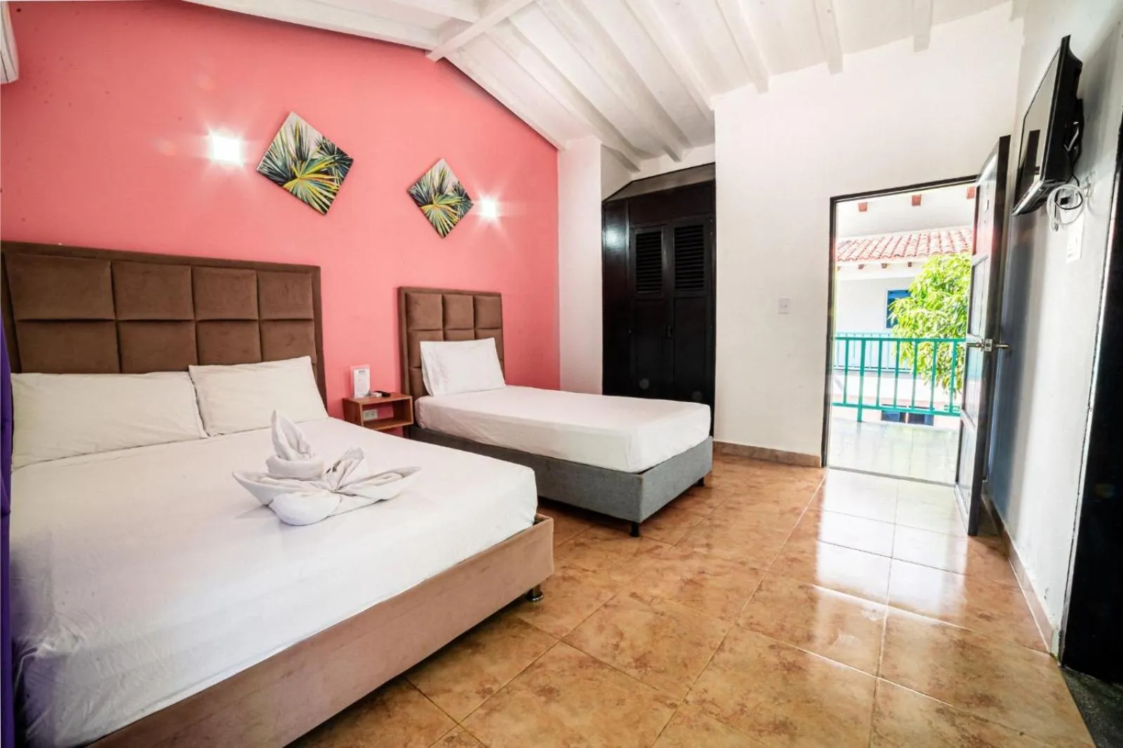 Balcony/Terrace, Bed in Hotel Los Veleros Santa Marta