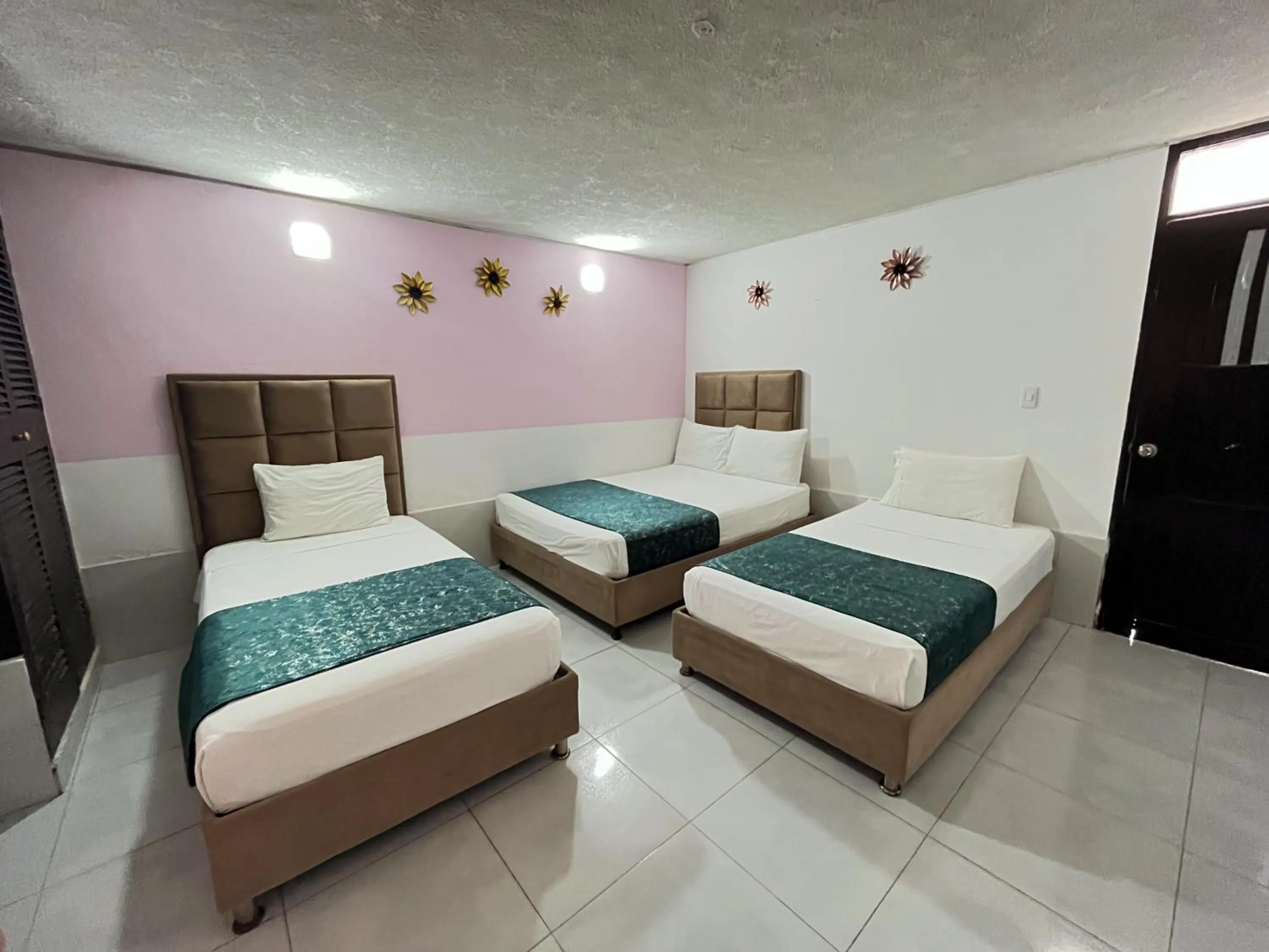 air conditioner, Bed in Hotel Los Veleros Santa Marta