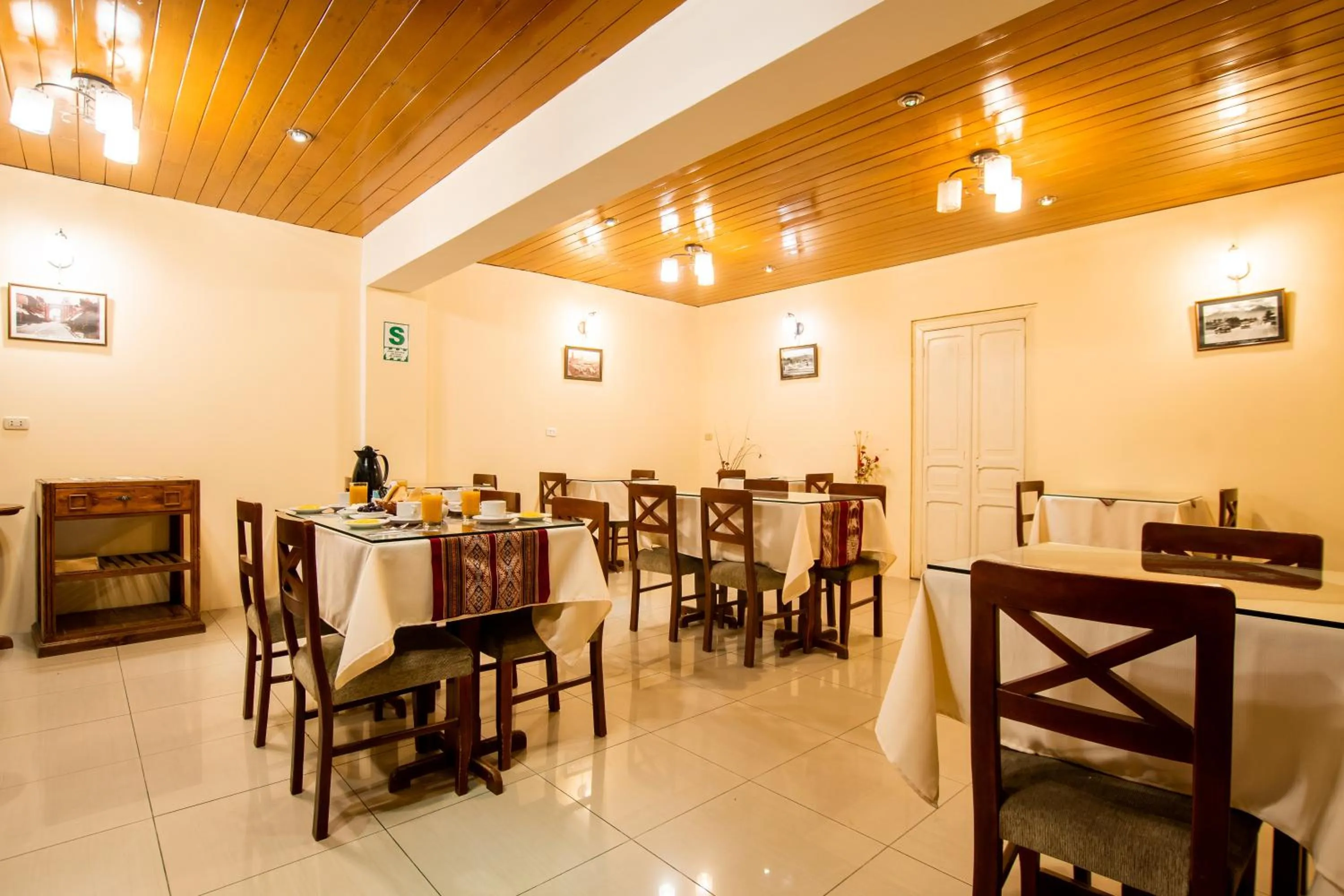 Restaurant/places to eat in Villa Sillar