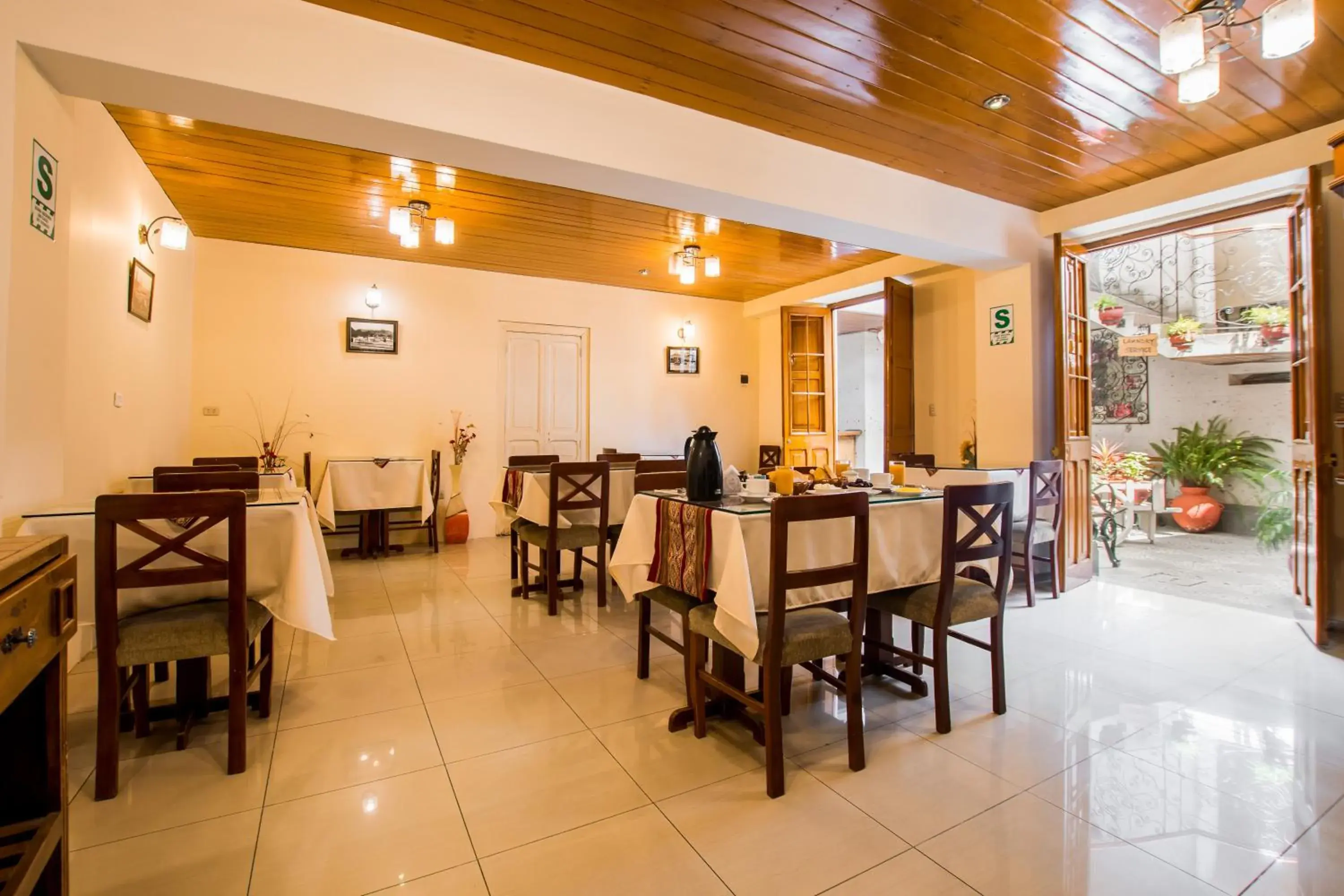 Restaurant/places to eat in Villa Sillar Restaurant/places to eat in Villa Sillar