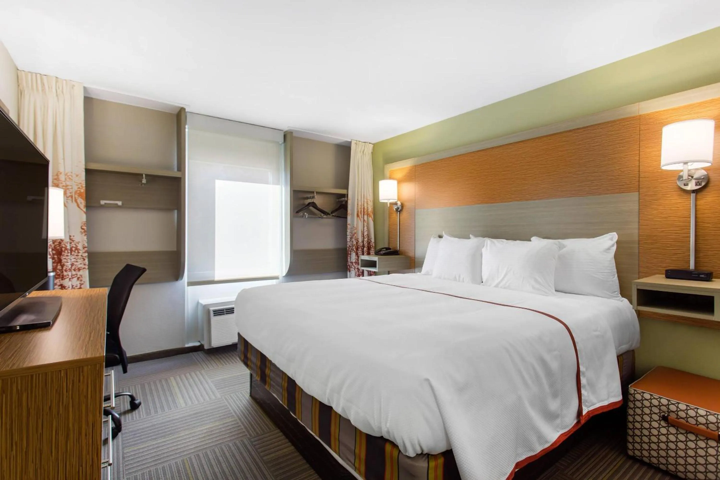 Bedroom, Bed in Gallus Stadium Park Inn, an Ascend Collection Hotel